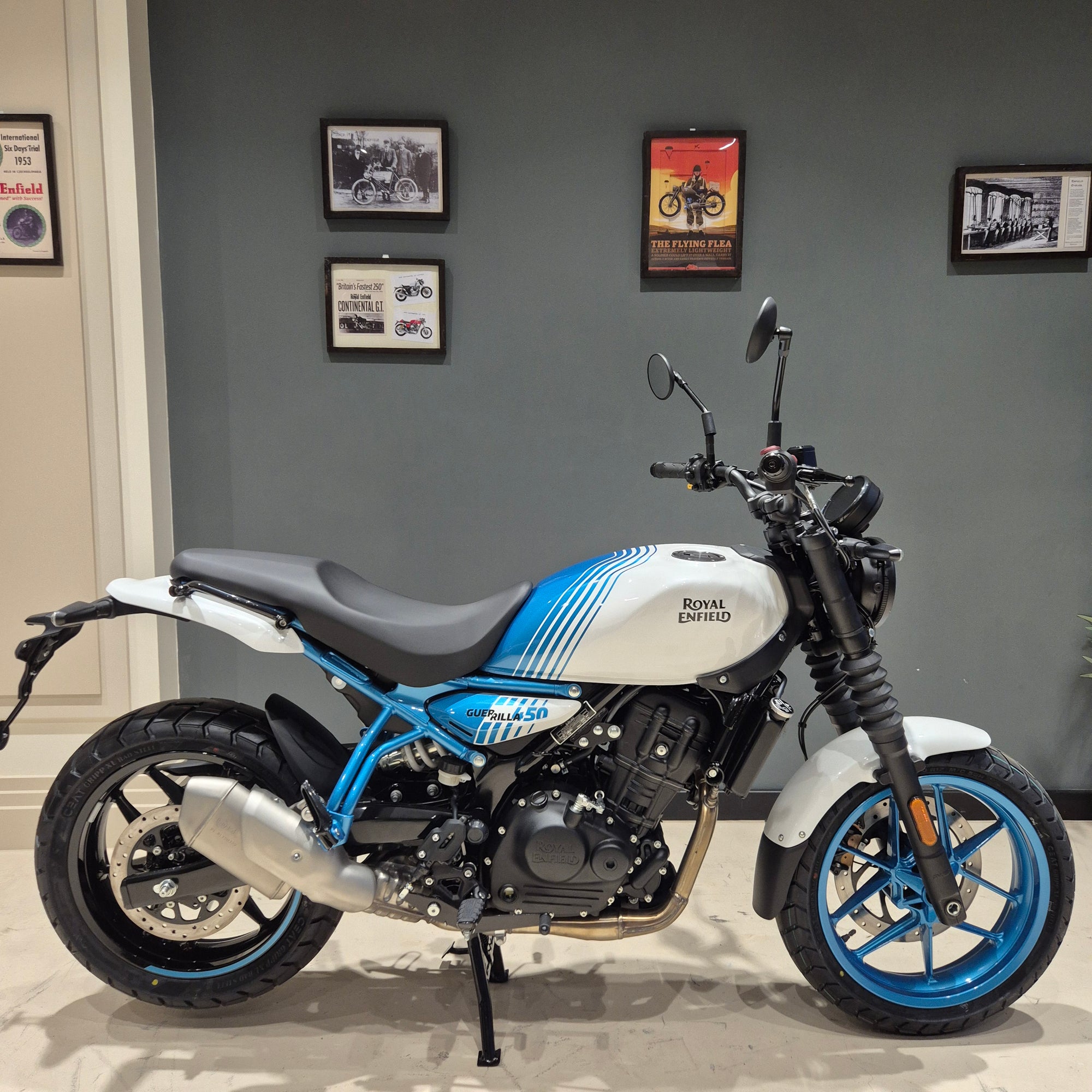 Royal Enfield Guerrilla 450 - Brava Blue