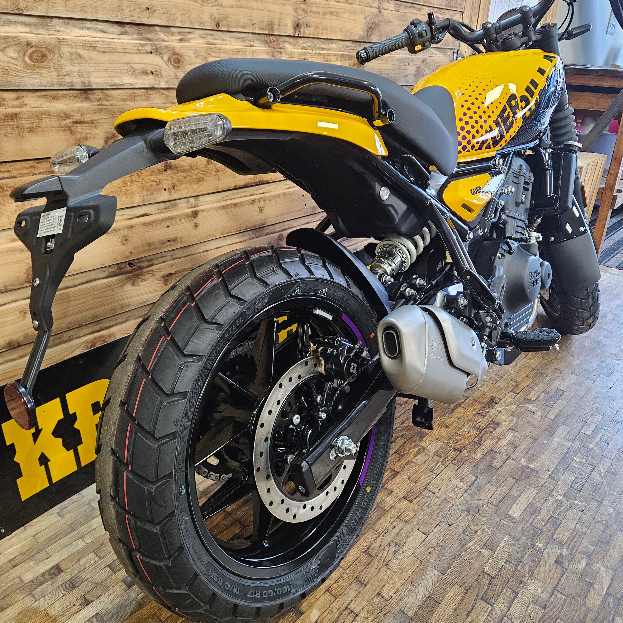 ROYAL ENFIELD GUERILLA 450 - Yellow Ribbon