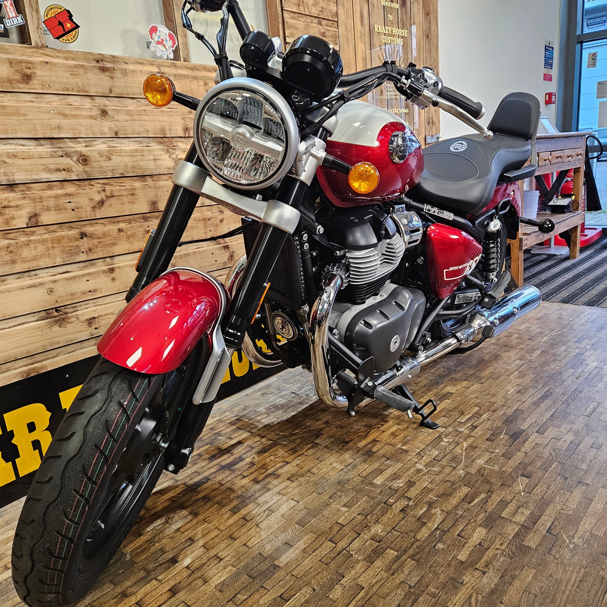 ROYAL ENFIELD SUPER METEOR 650 - Celestial Red