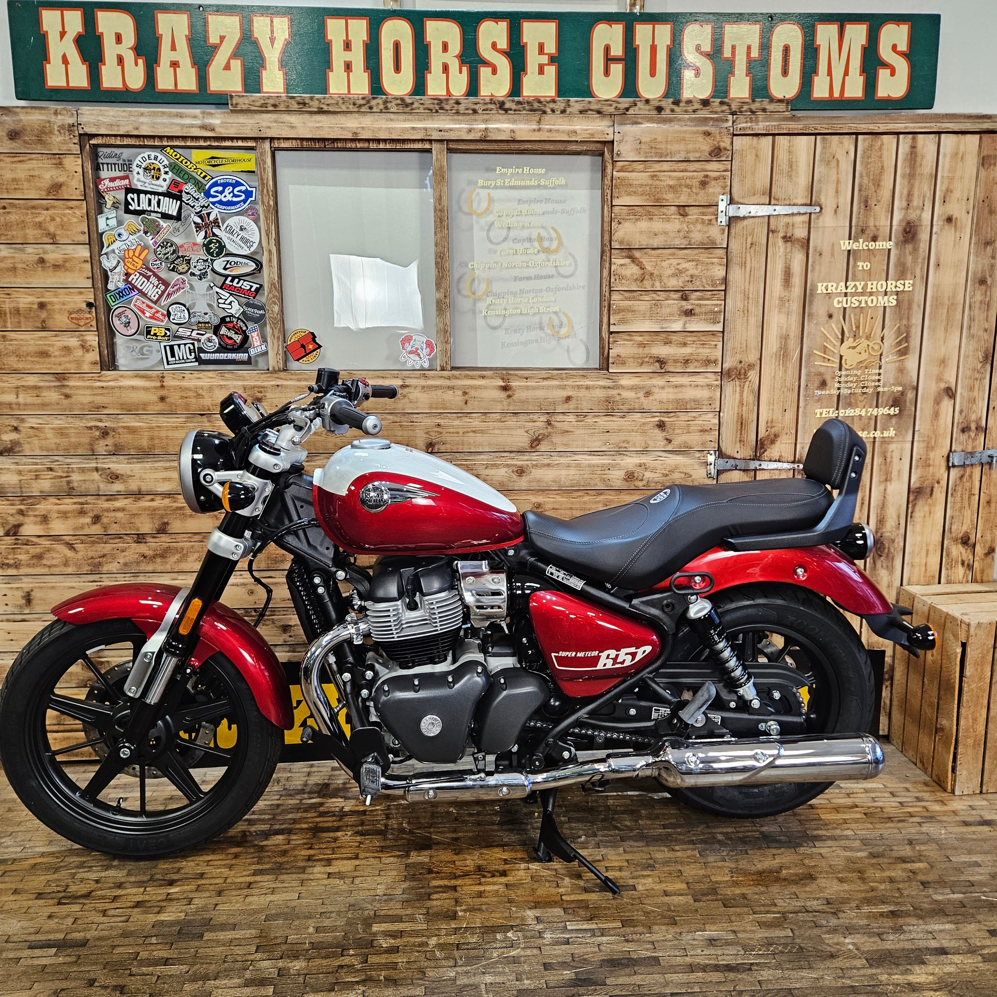 ROYAL ENFIELD SUPER METEOR 650 - Celestial Red