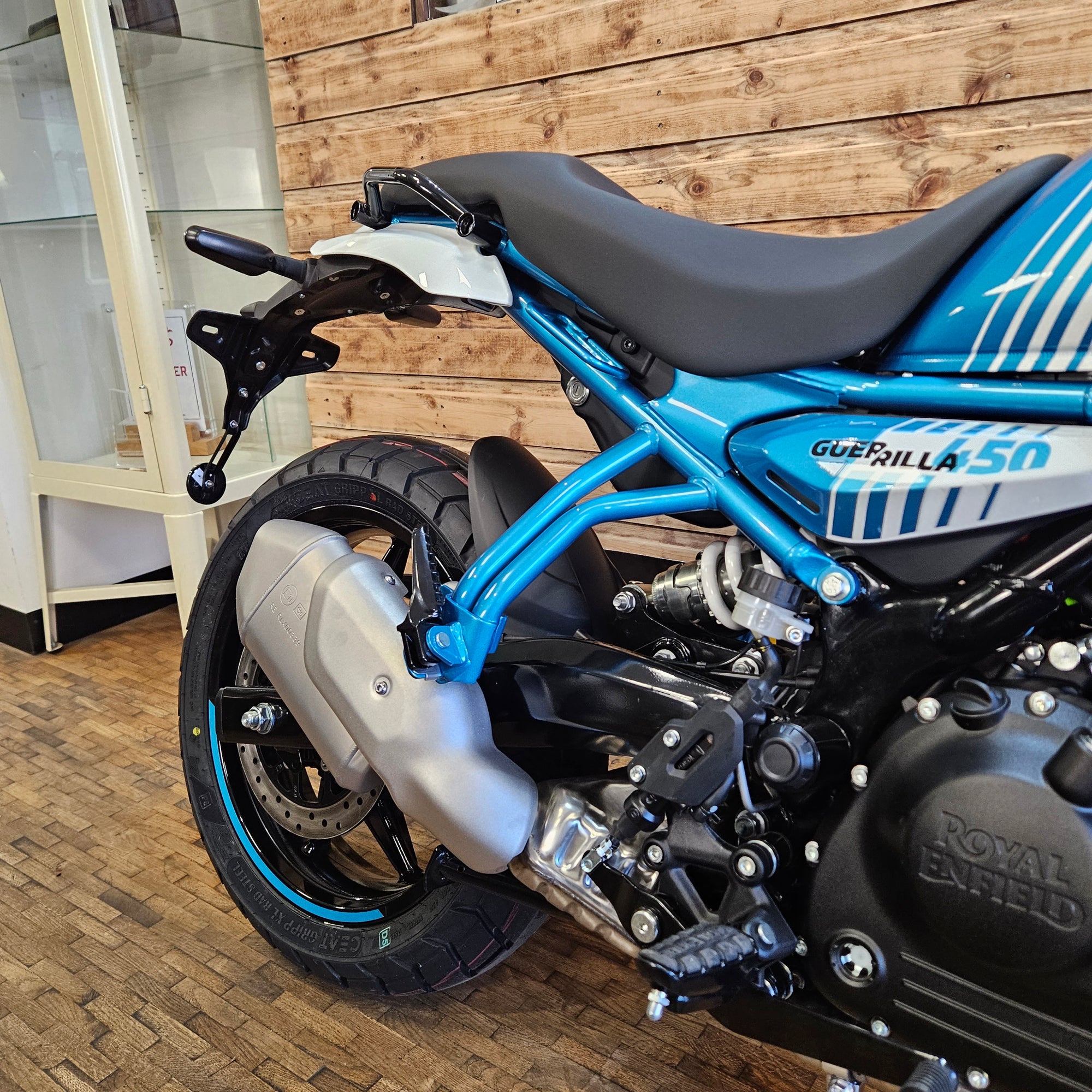 ROYAL ENFIELD GUERILLA 450 - Brava Blue