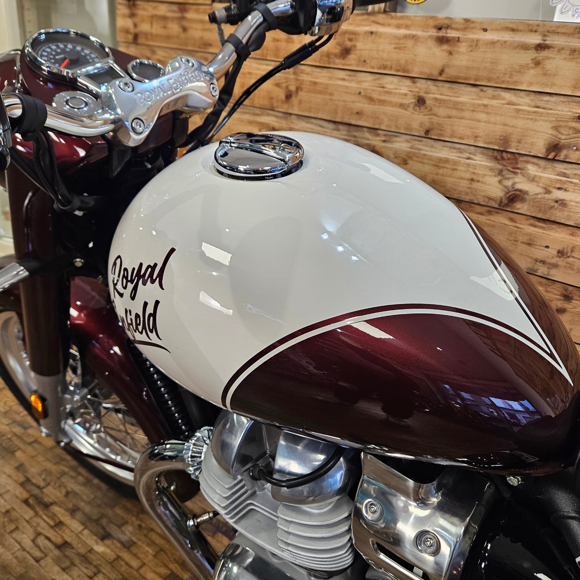 ROYAL ENFIELD CLASSIC 650 - Vallam Red