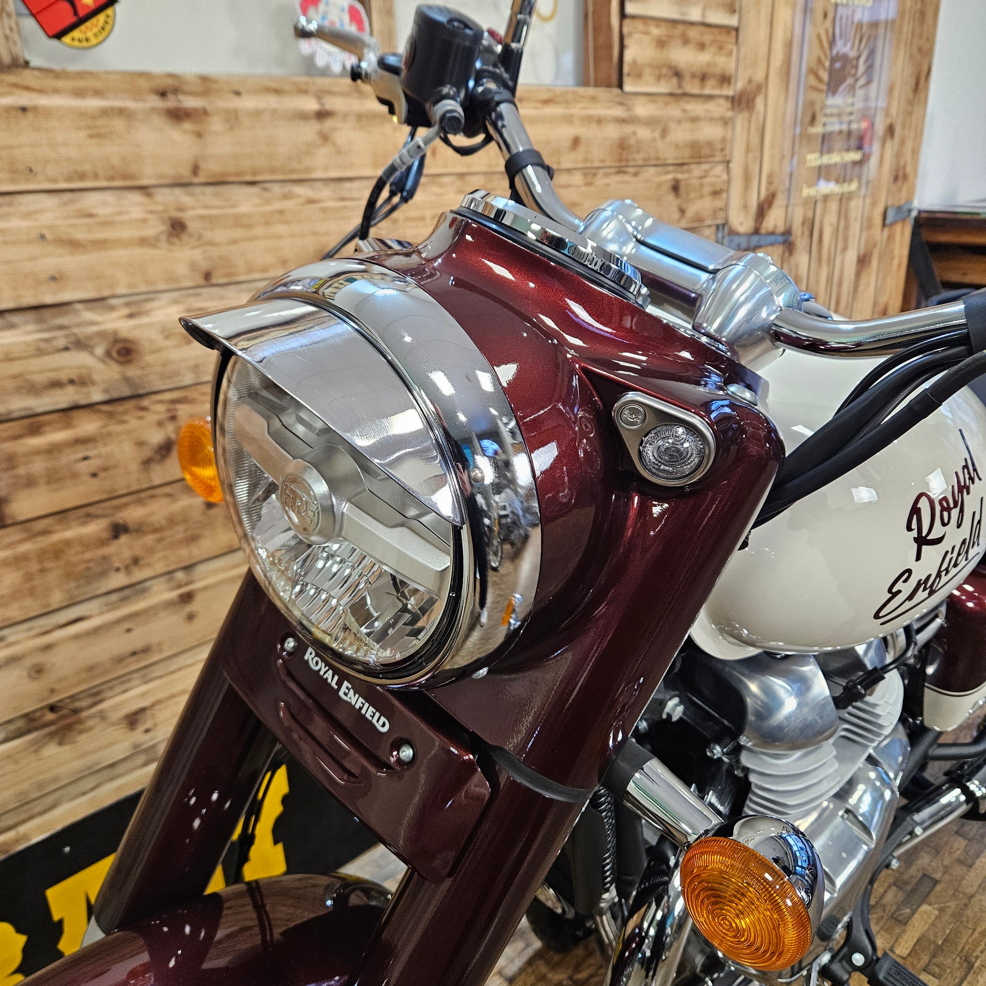 ROYAL ENFIELD CLASSIC 650 - Vallam Red