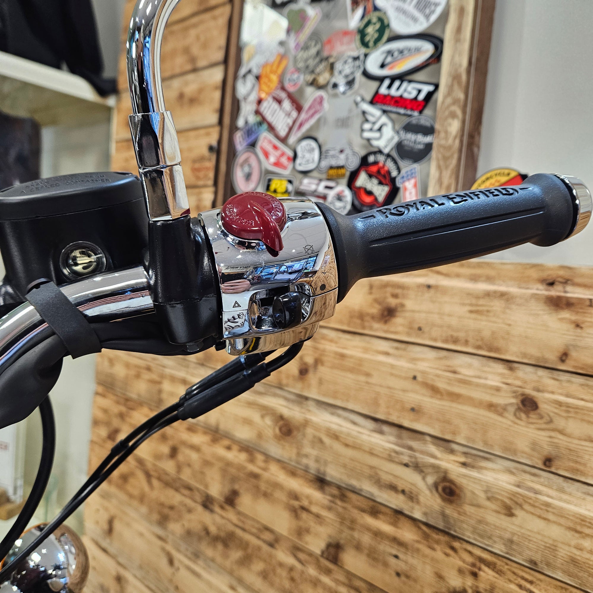 ROYAL ENFIELD CLASSIC 650 - Vallam Red