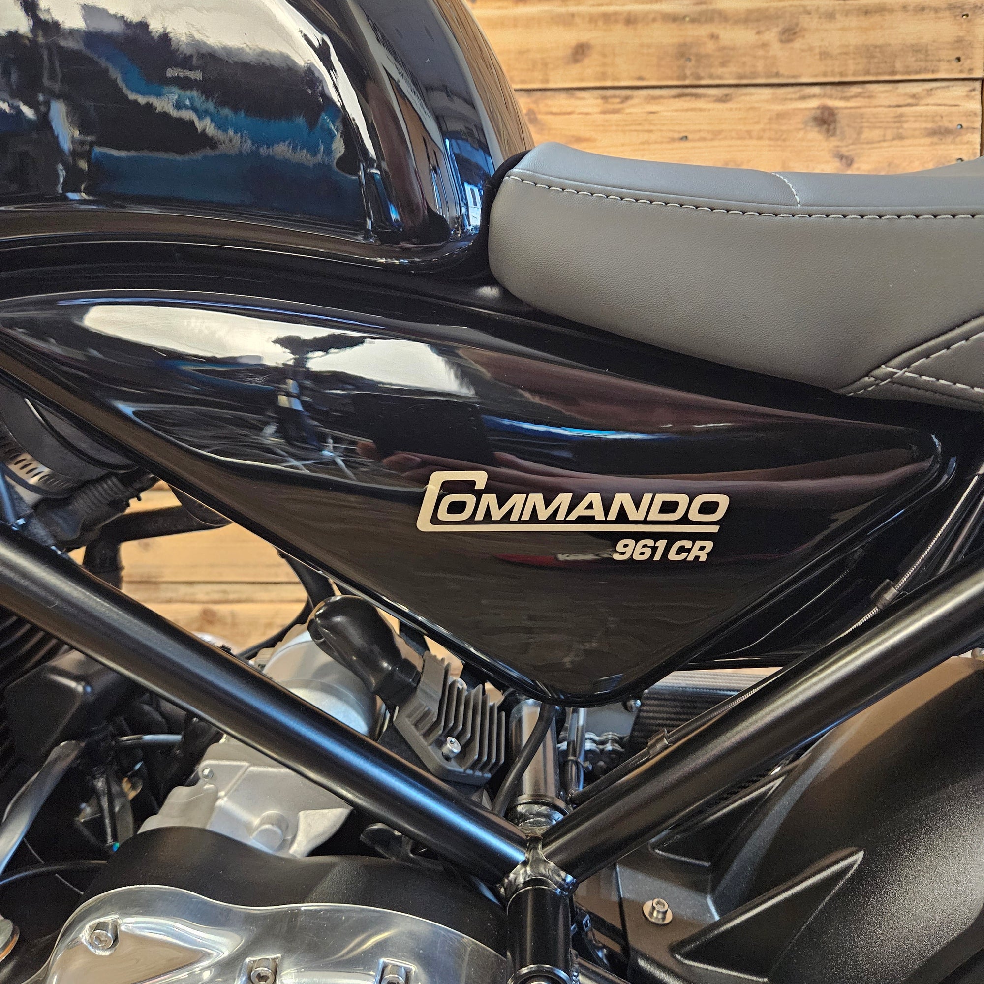 NORTON 961 CR - MATRIX BLACK Polished rims