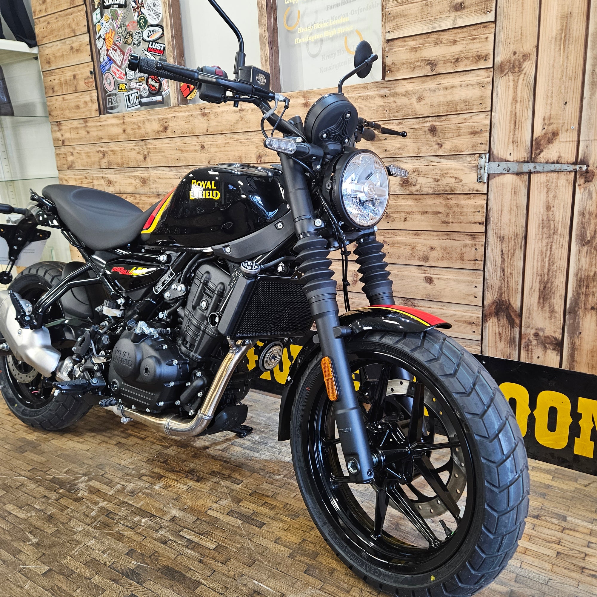 ROYAL ENFIELD GUERILLA 450 - Playa Black - PreRegistered
