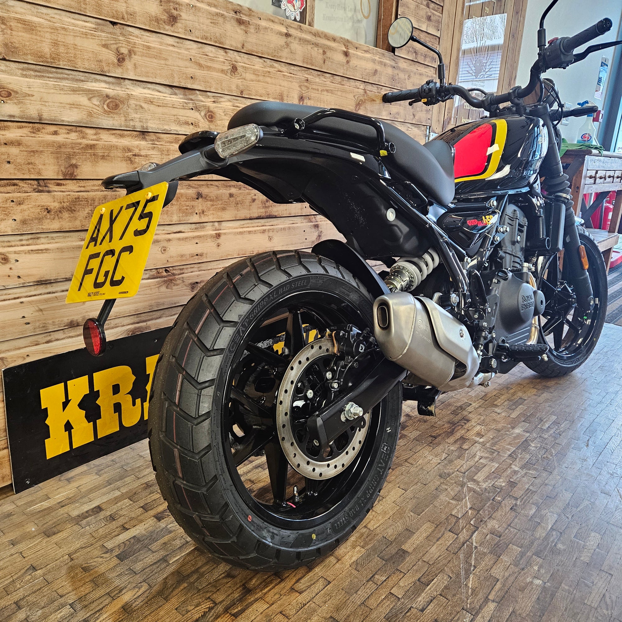 ROYAL ENFIELD GUERILLA 450 - Playa Black - PreRegistered