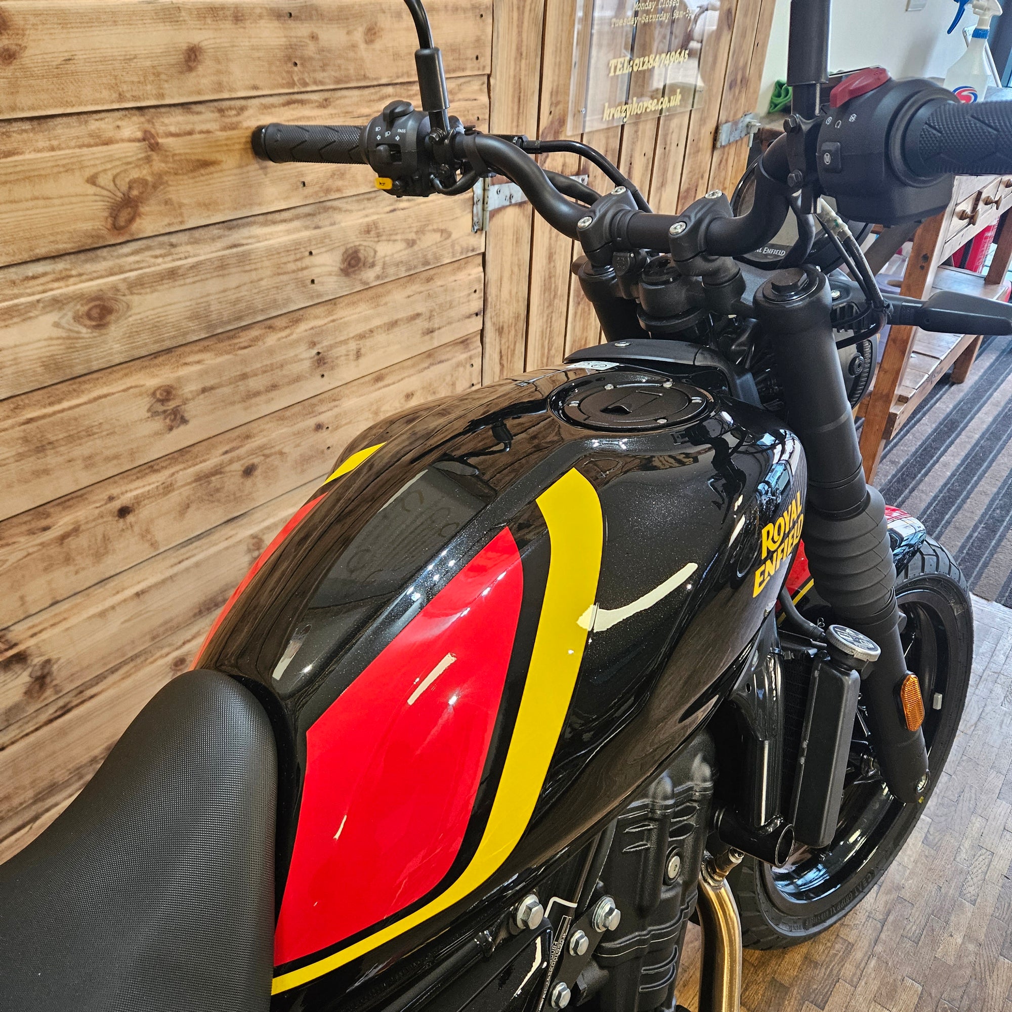 ROYAL ENFIELD GUERILLA 450 - Playa Black - PreRegistered