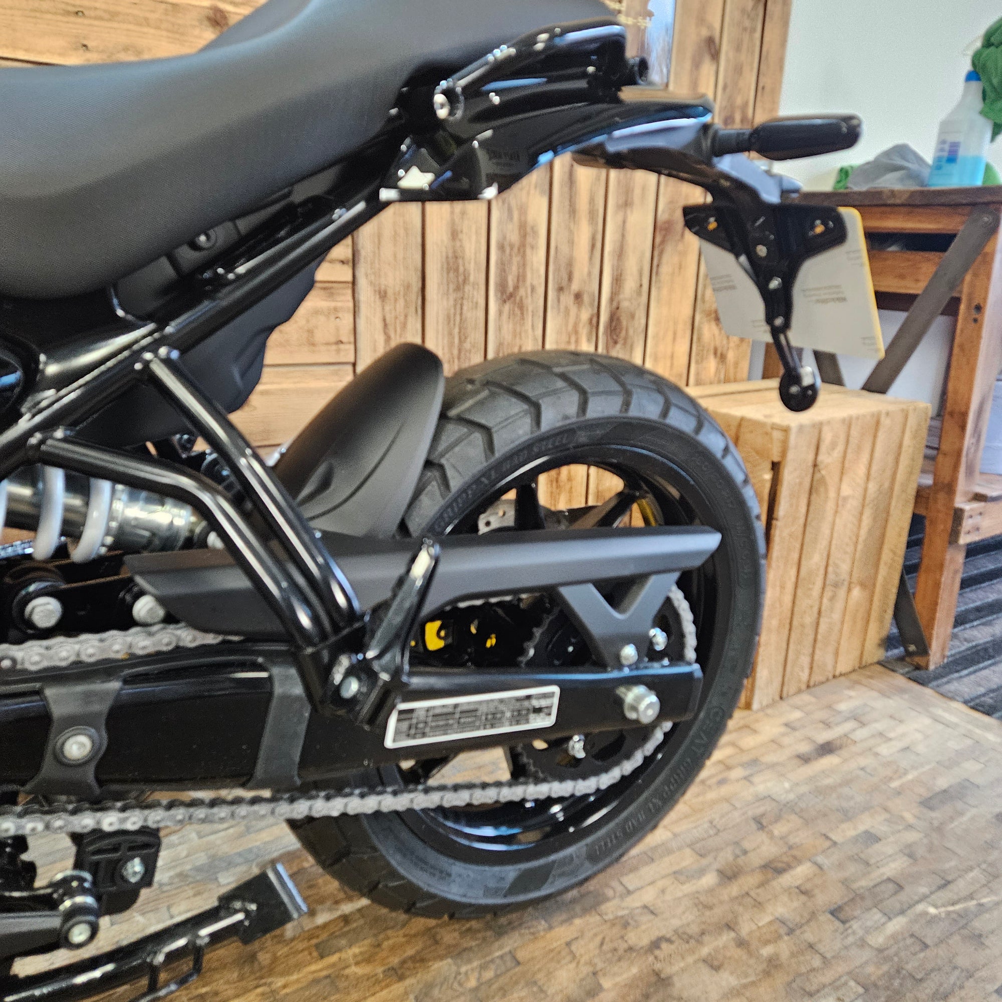 ROYAL ENFIELD GUERILLA 450 - Playa Black - PreRegistered