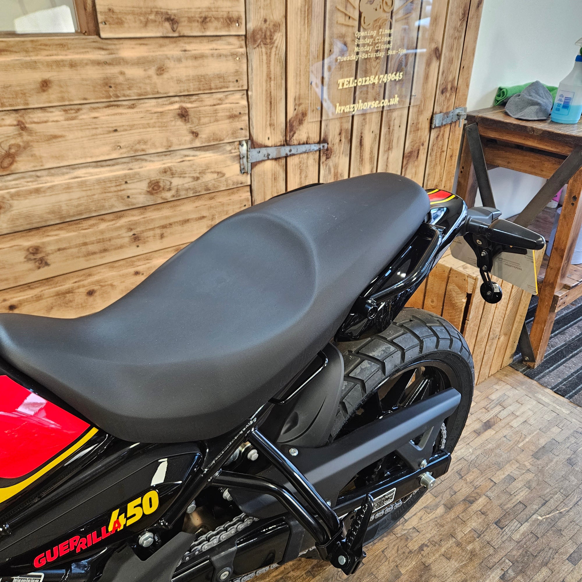 ROYAL ENFIELD GUERILLA 450 - Playa Black - PreRegistered