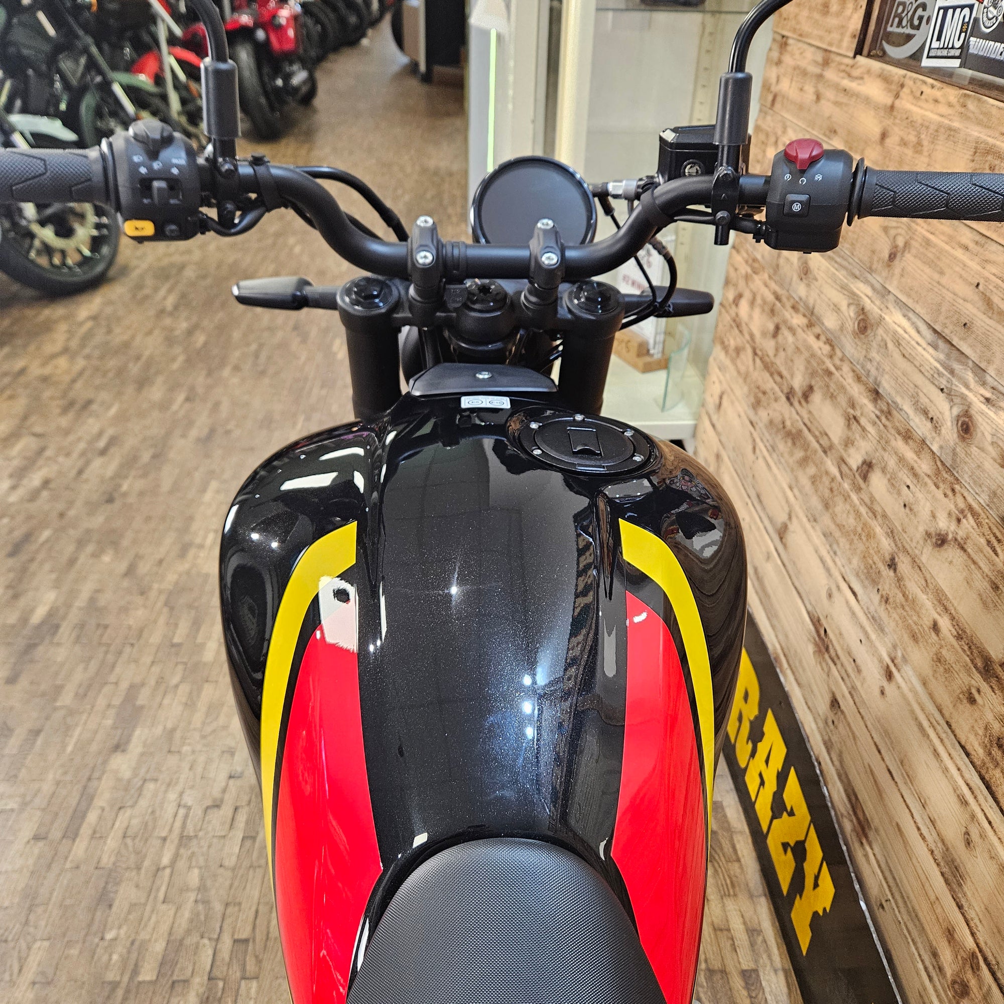 ROYAL ENFIELD GUERILLA 450 - Playa Black - PreRegistered