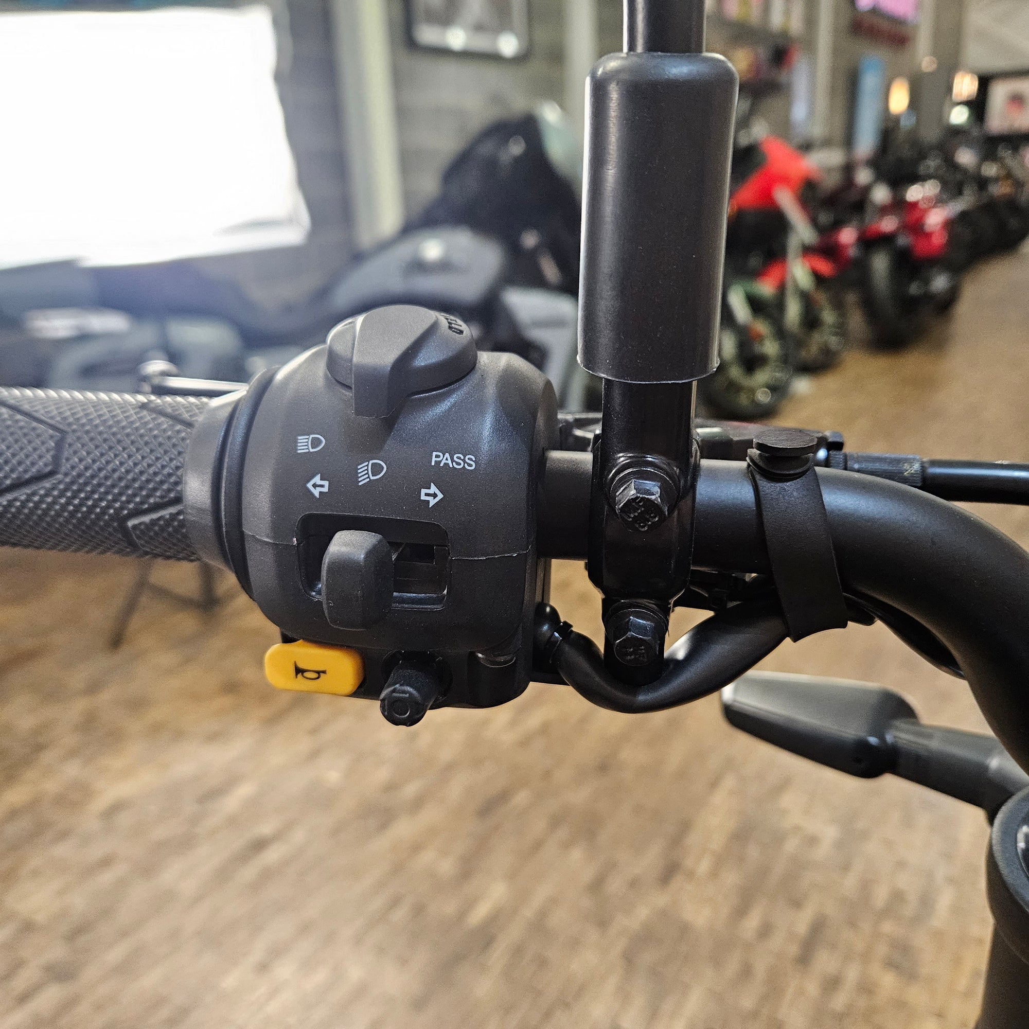 ROYAL ENFIELD GUERILLA 450 - Playa Black - PreRegistered