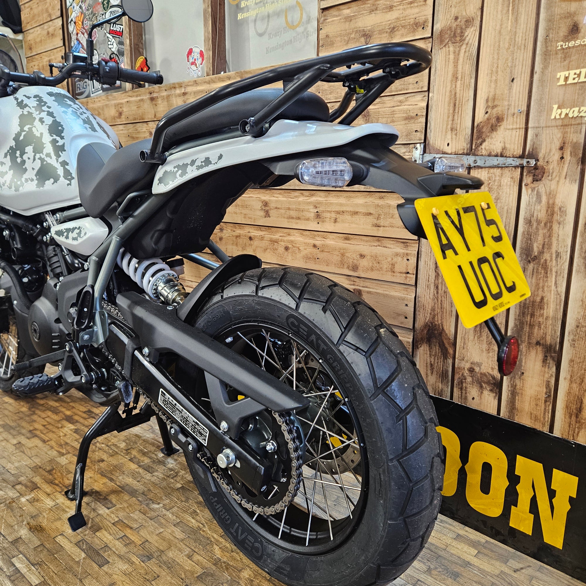 ROYAL ENFIELD HIMALAYAN 450 - Kamet White - PreRegistered