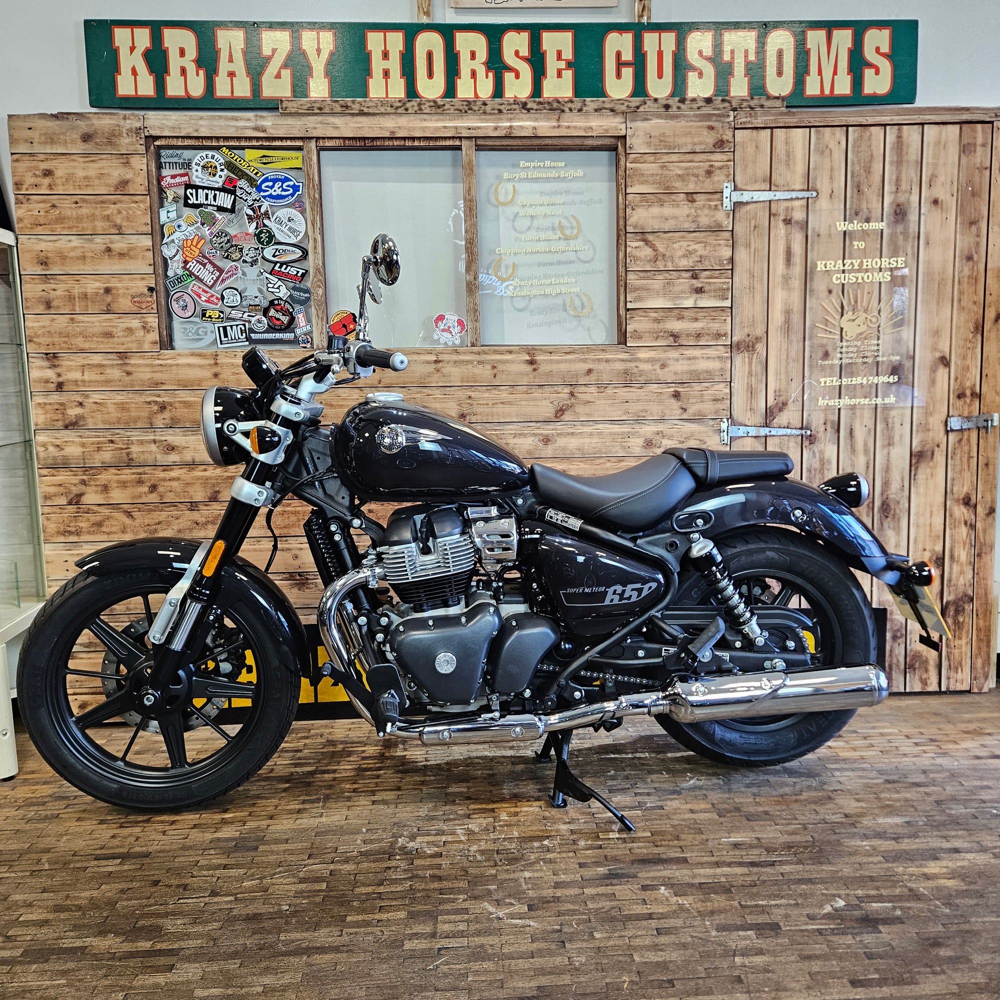 ROYAL ENFIELD SUPER METEOR 650 - Astral Black - Preloved