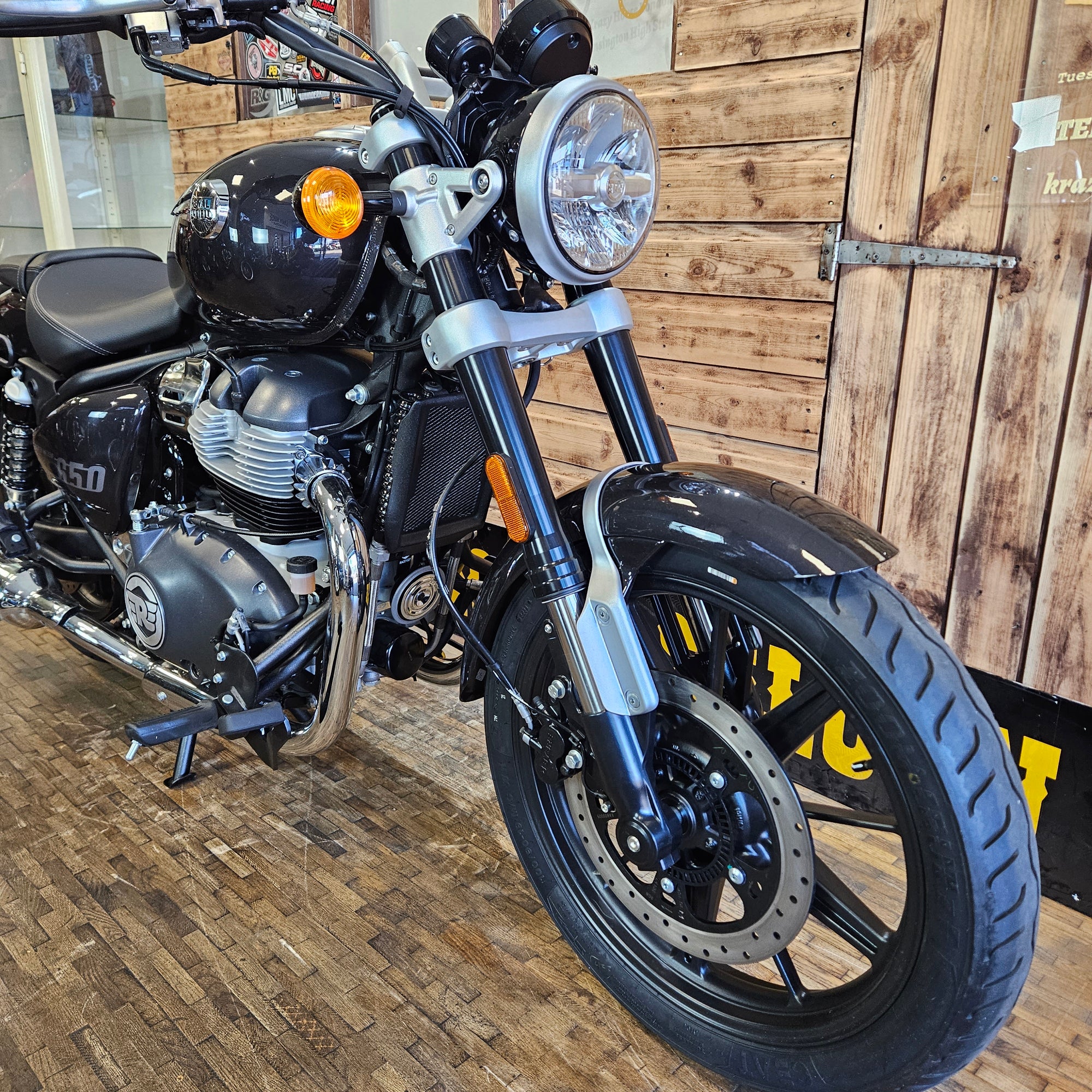 ROYAL ENFIELD SUPER METEOR 650 - Astral Black - Preloved