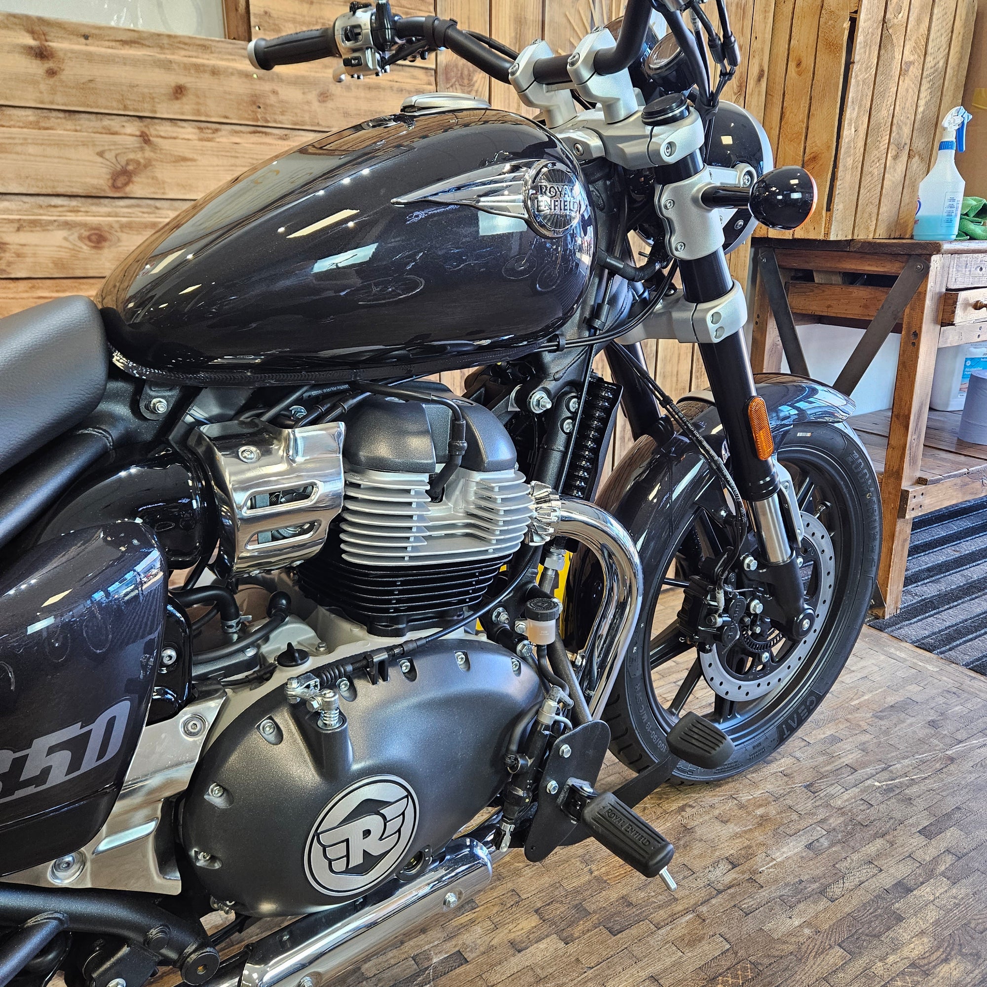 ROYAL ENFIELD SUPER METEOR 650 - Astral Black - Preloved