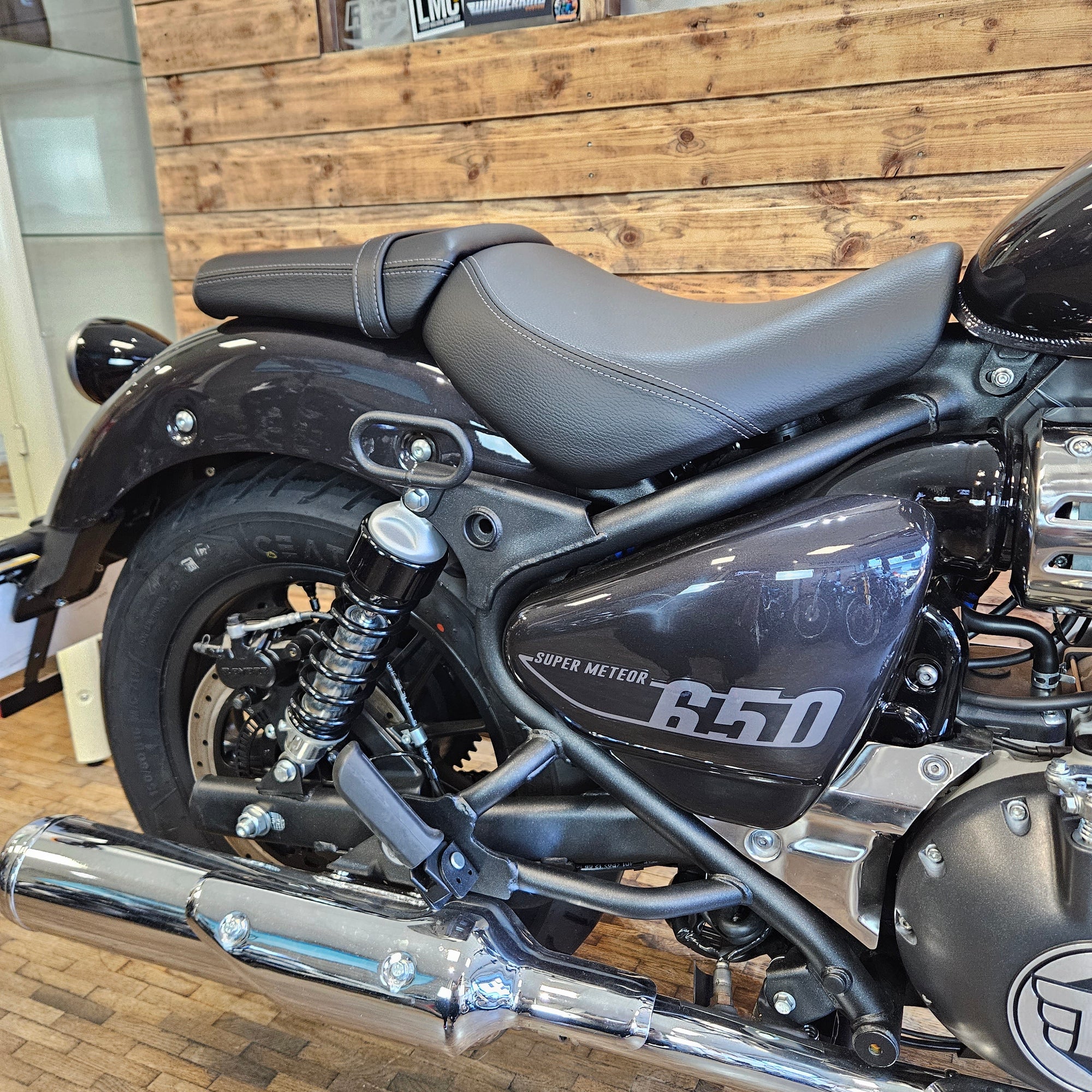 ROYAL ENFIELD SUPER METEOR 650 - Astral Black - Preloved