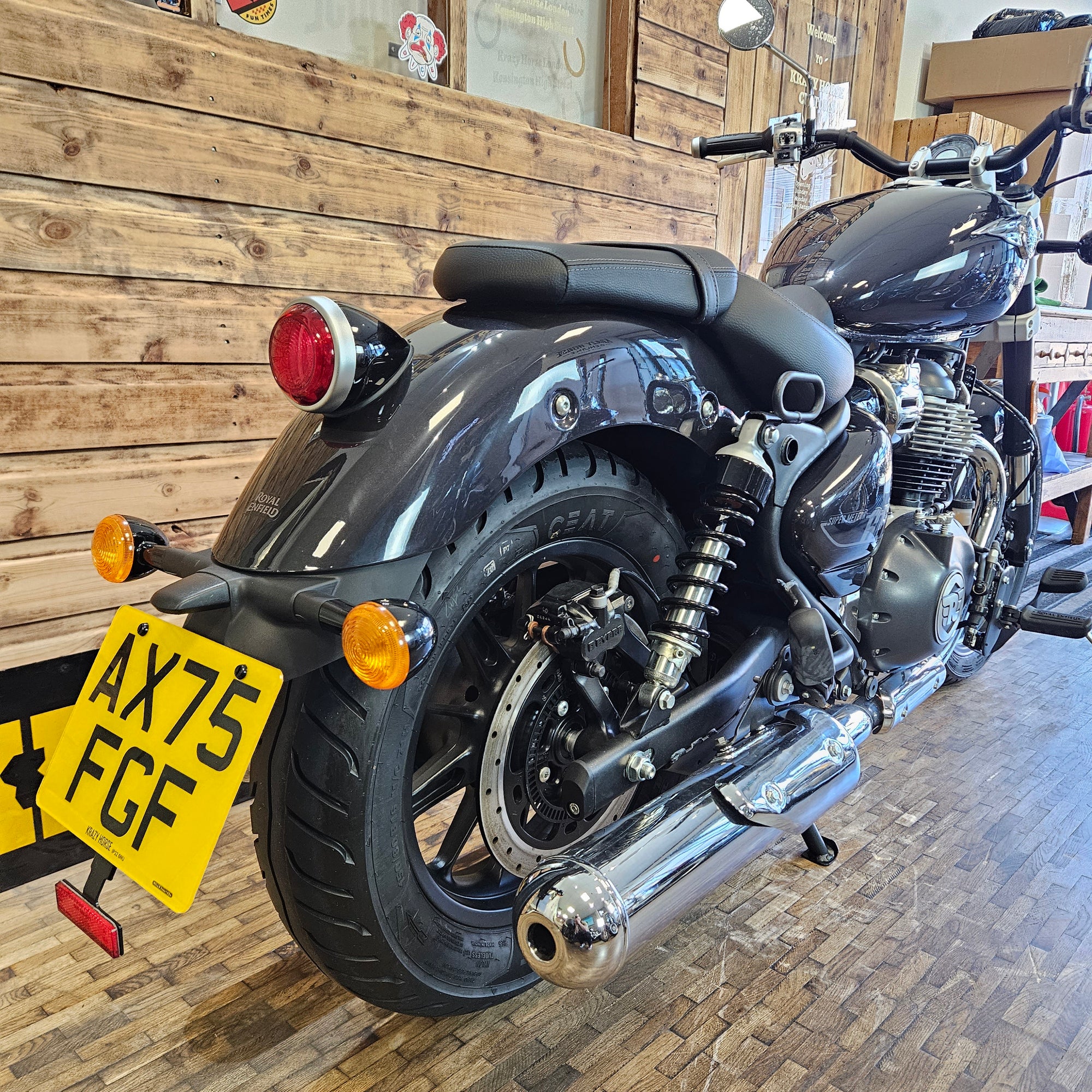 ROYAL ENFIELD SUPER METEOR 650 - Astral Black - Preloved