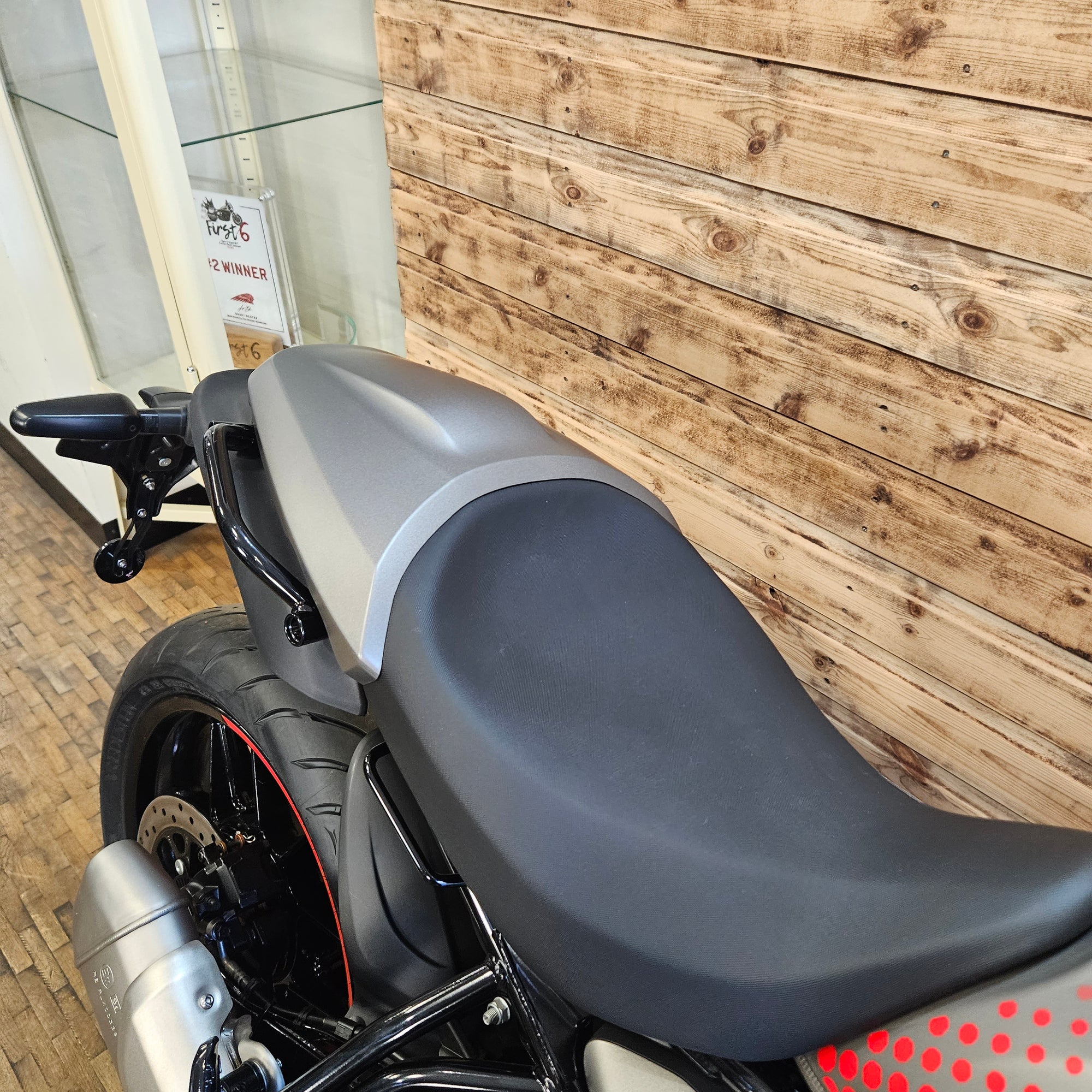 ROYAL ENFIELD GUERILLA 450 - Apex Black