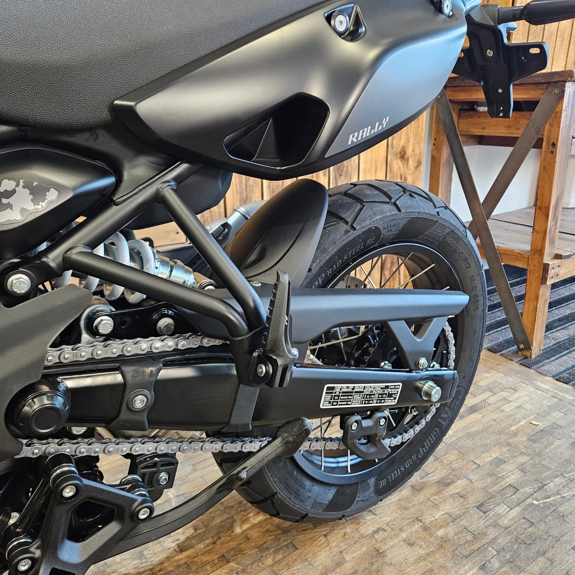 ROYAL ENFIELD HIMALAYAN 450 - Mana Black