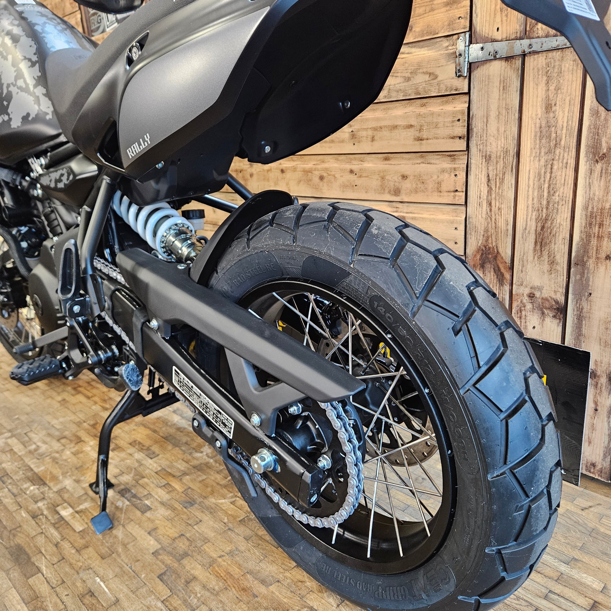 ROYAL ENFIELD HIMALAYAN 450 - Mana Black
