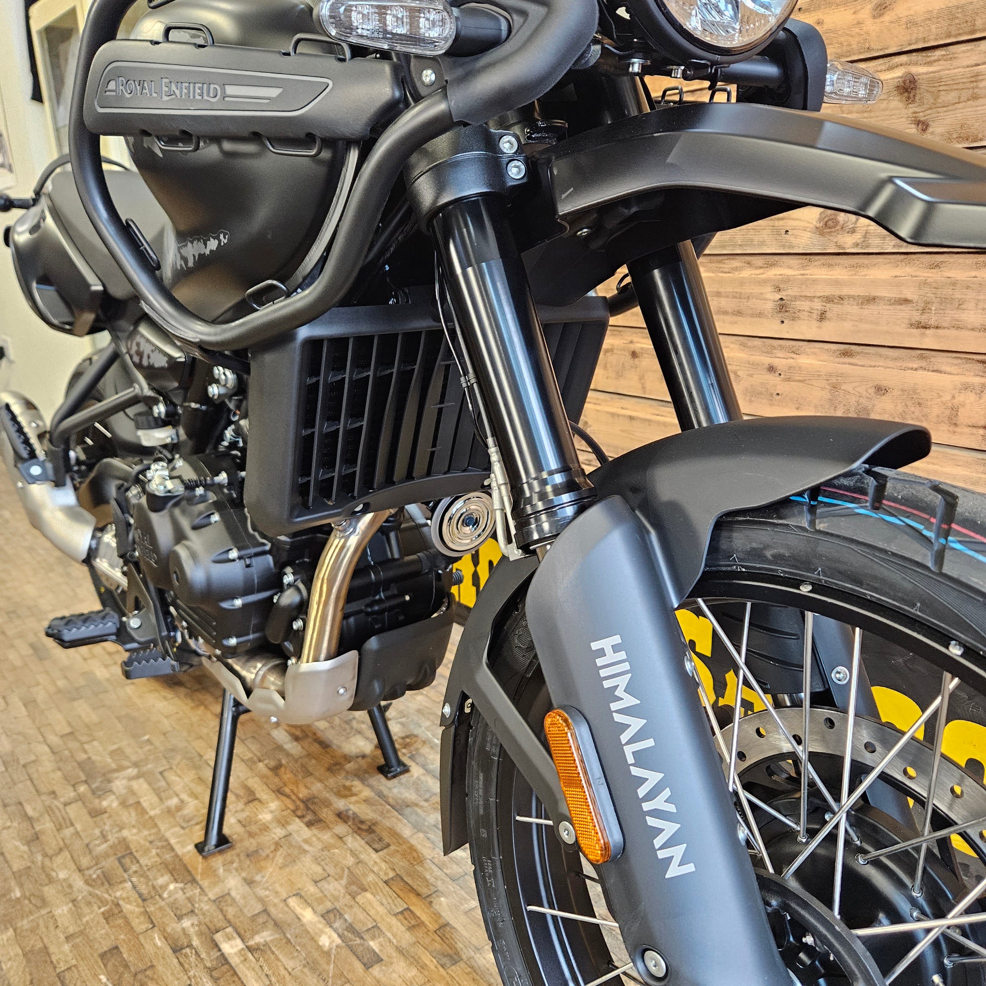 ROYAL ENFIELD HIMALAYAN 450 - Mana Black