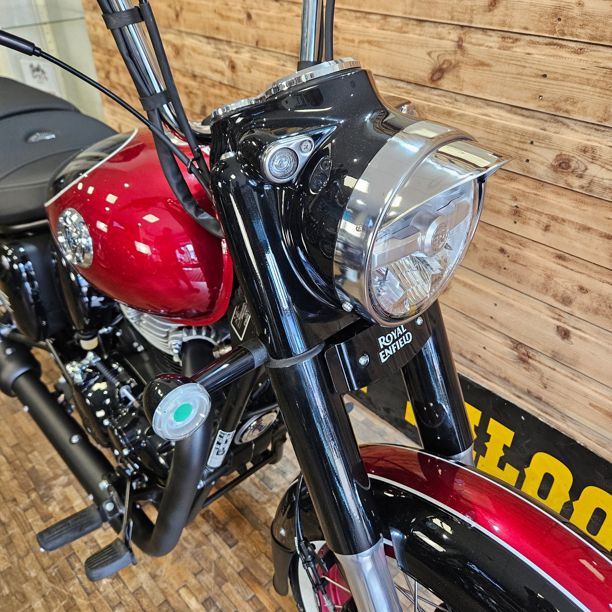 Royal Enfield Goan 350 - Rave Red