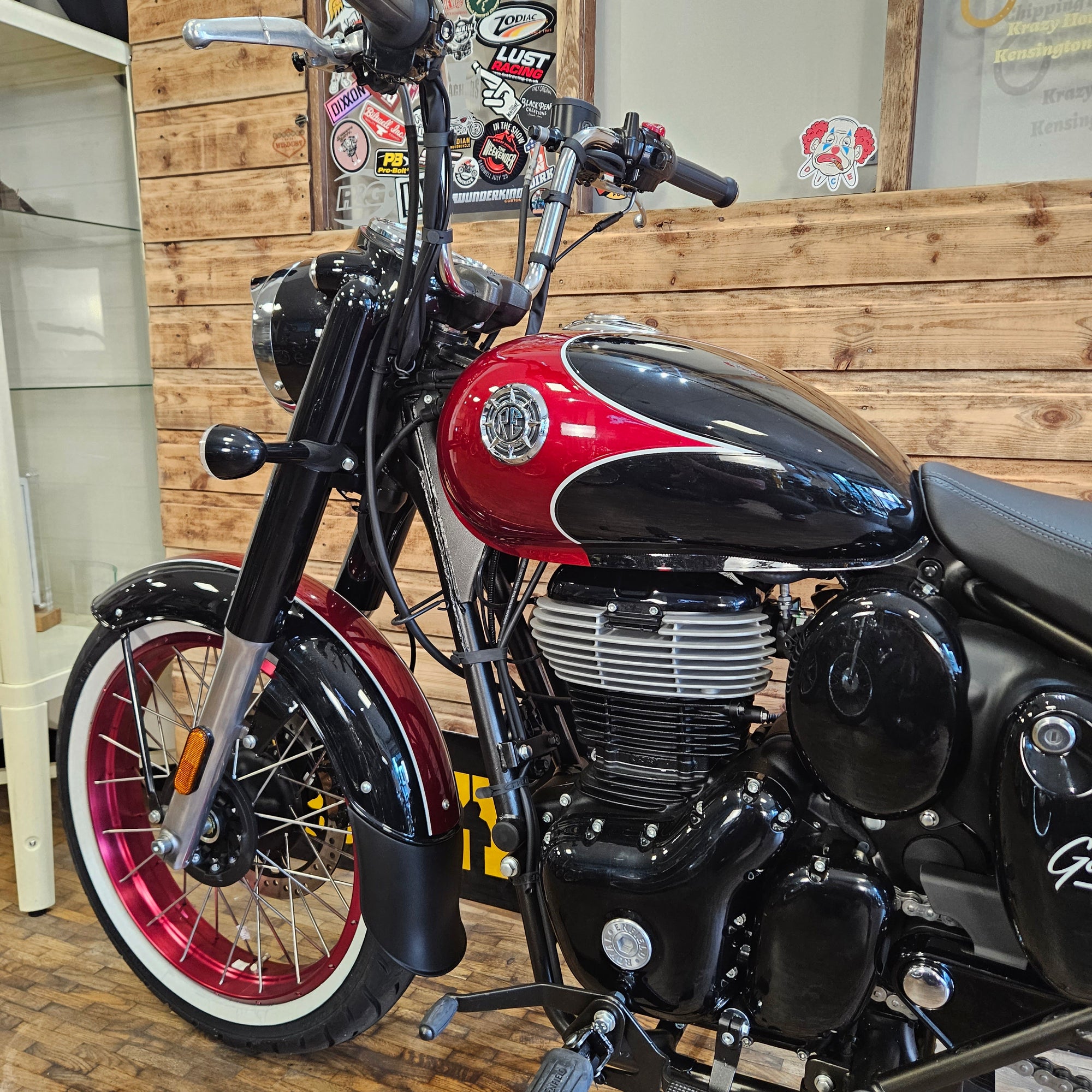 Royal Enfield Goan 350 - Rave Red