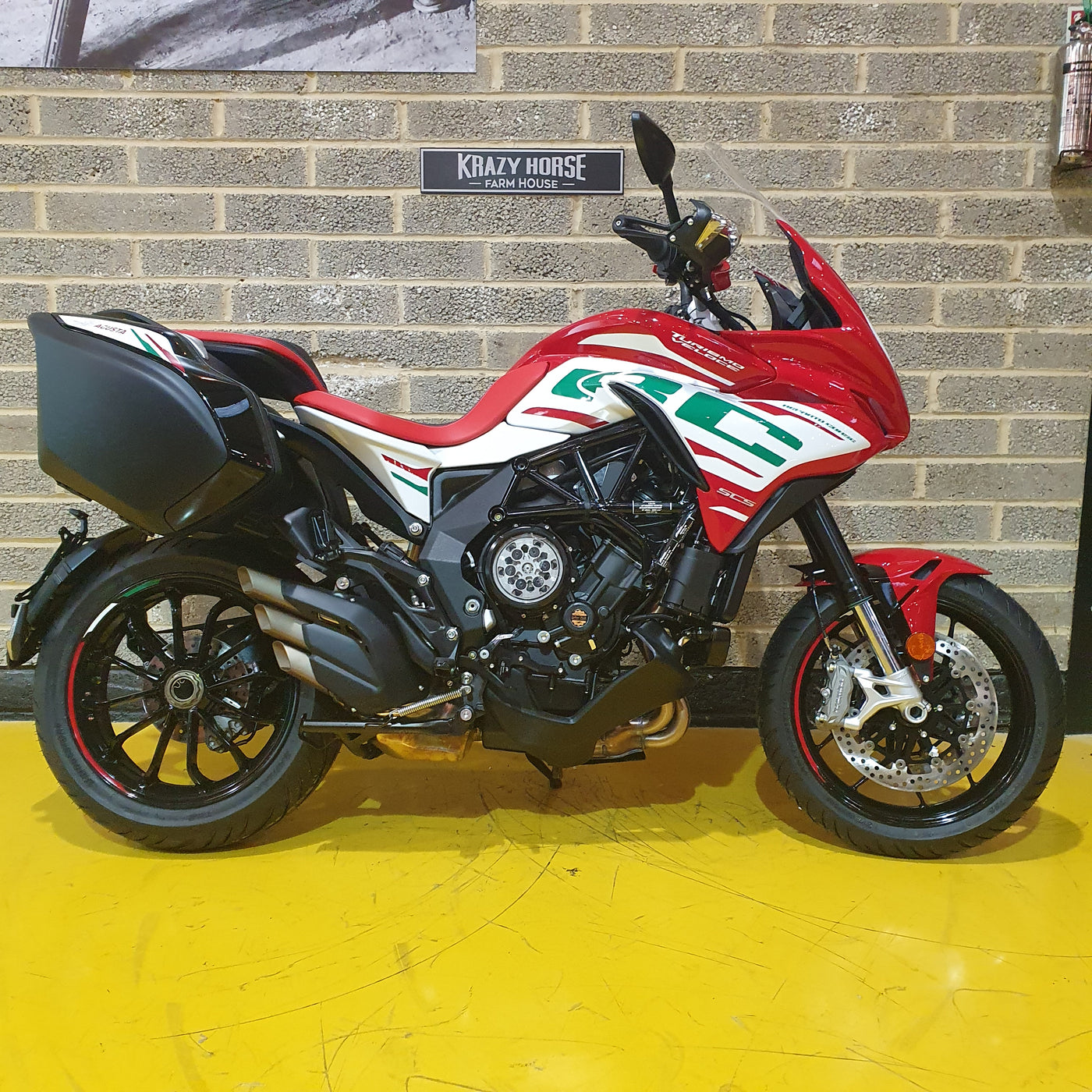 MV AGUSTA TURISMO VELOCE RC SCS - RC PEARL WHITE/ AGO RED/EMERALD GREEN