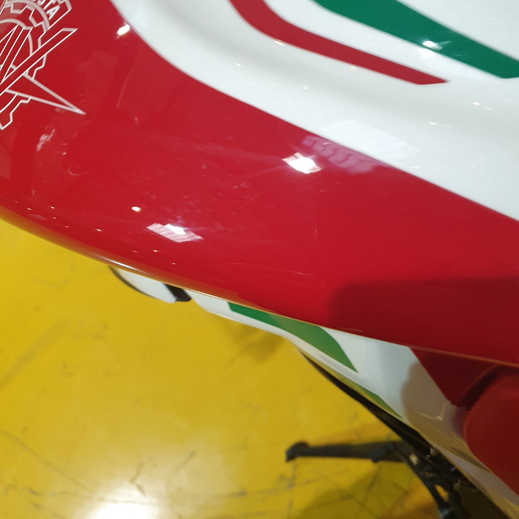MV AGUSTA TURISMO VELOCE RC SCS - RC PEARL WHITE/ AGO RED/EMERALD GREEN