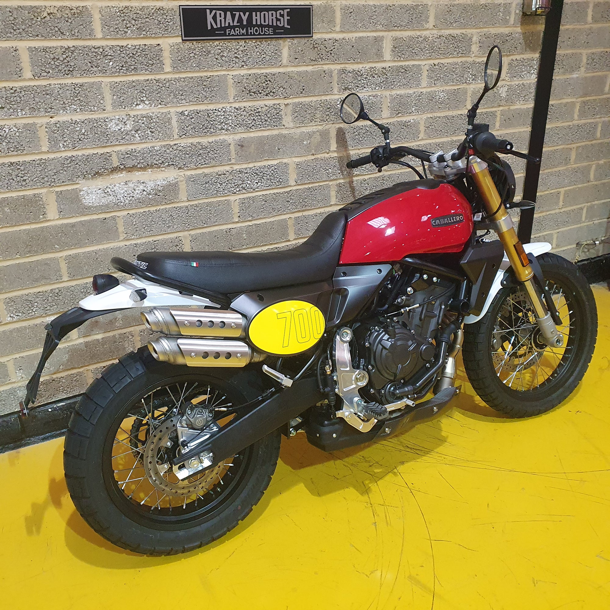 Fantic Caballero 700 - Pure Red