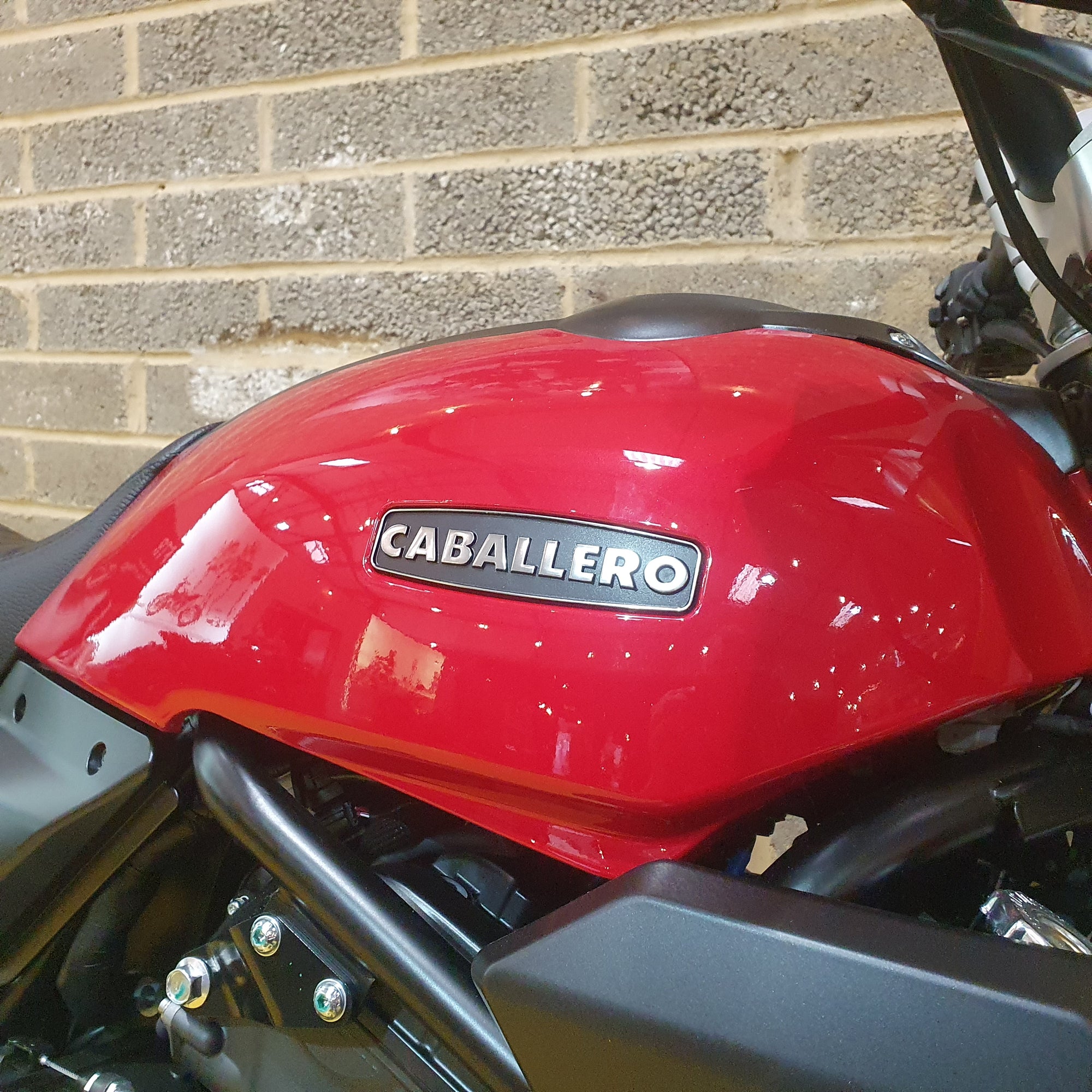 Fantic Caballero 700 - Pure Red