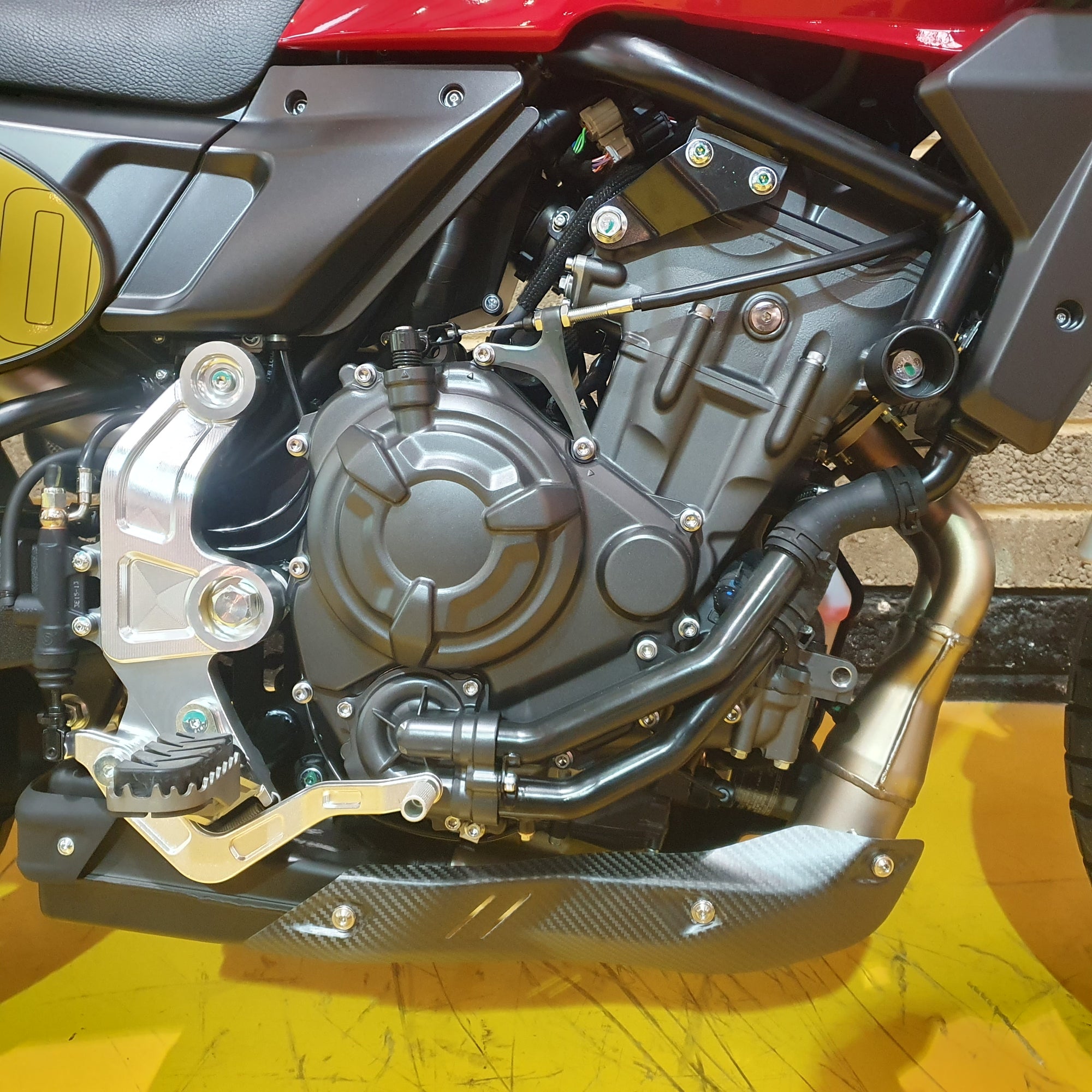 Fantic Caballero 700 - Pure Red