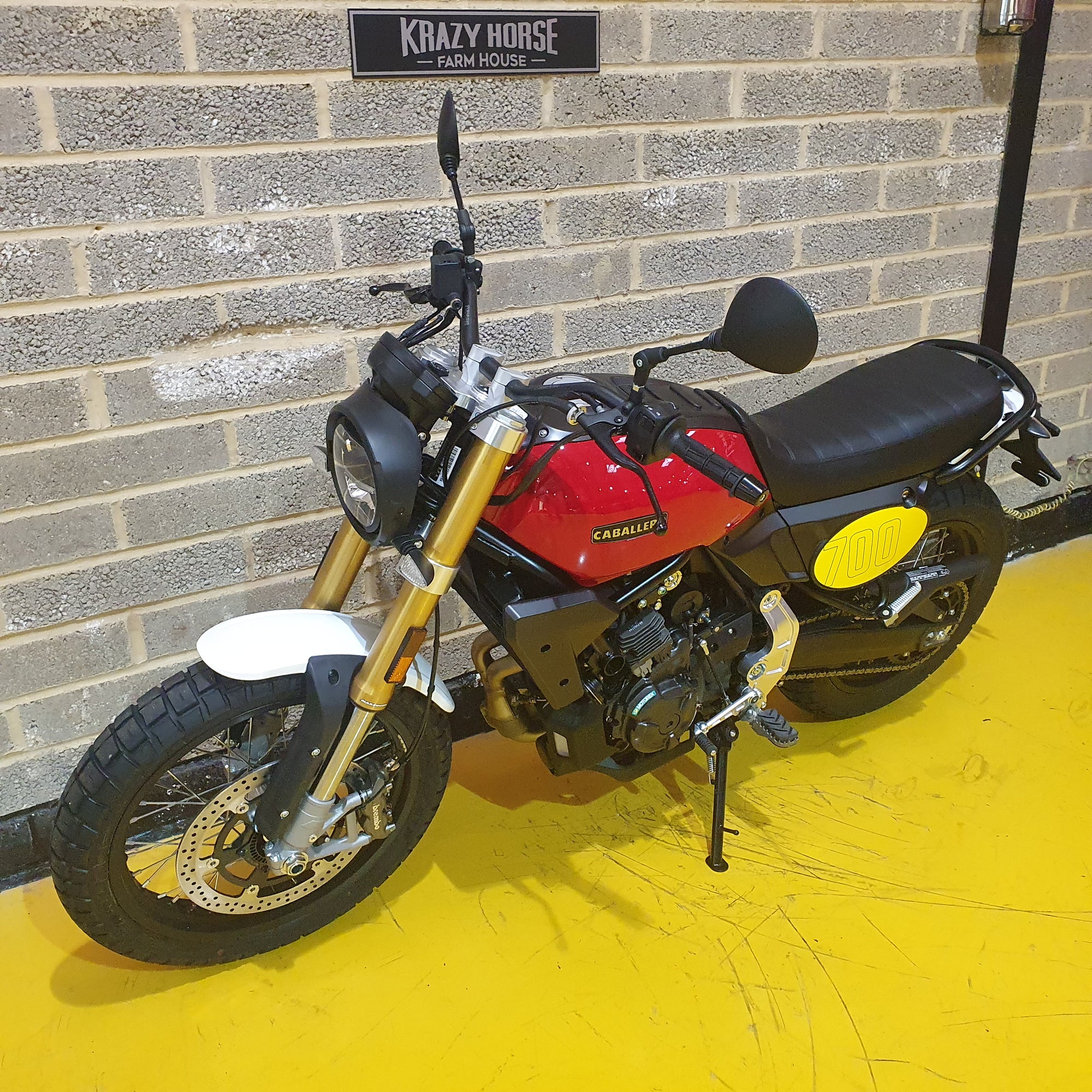 Fantic Caballero 700 - Pure Red