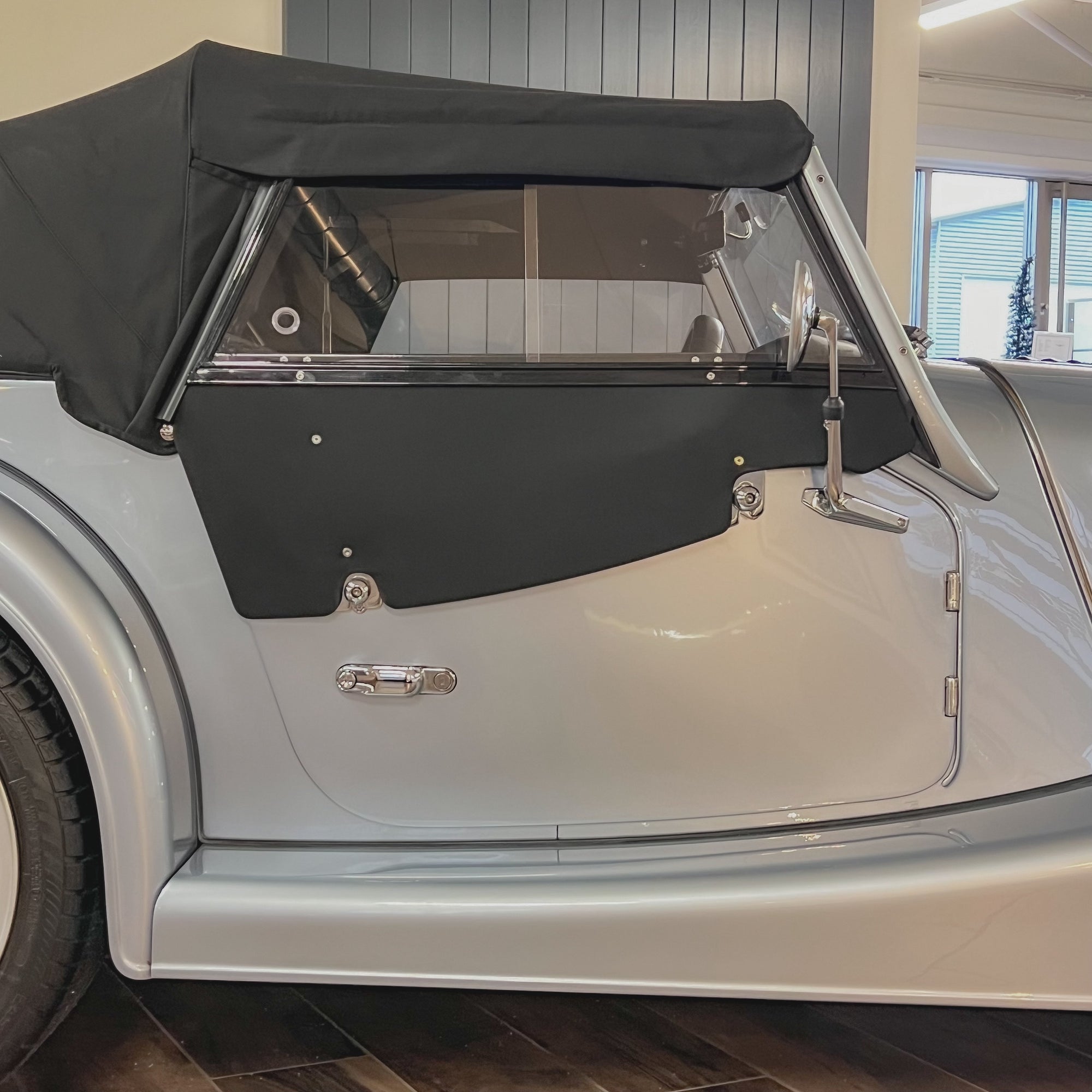 Morgan Plus SIX 3.0 Straight 6 Turbo - Liquid Blue Chrome