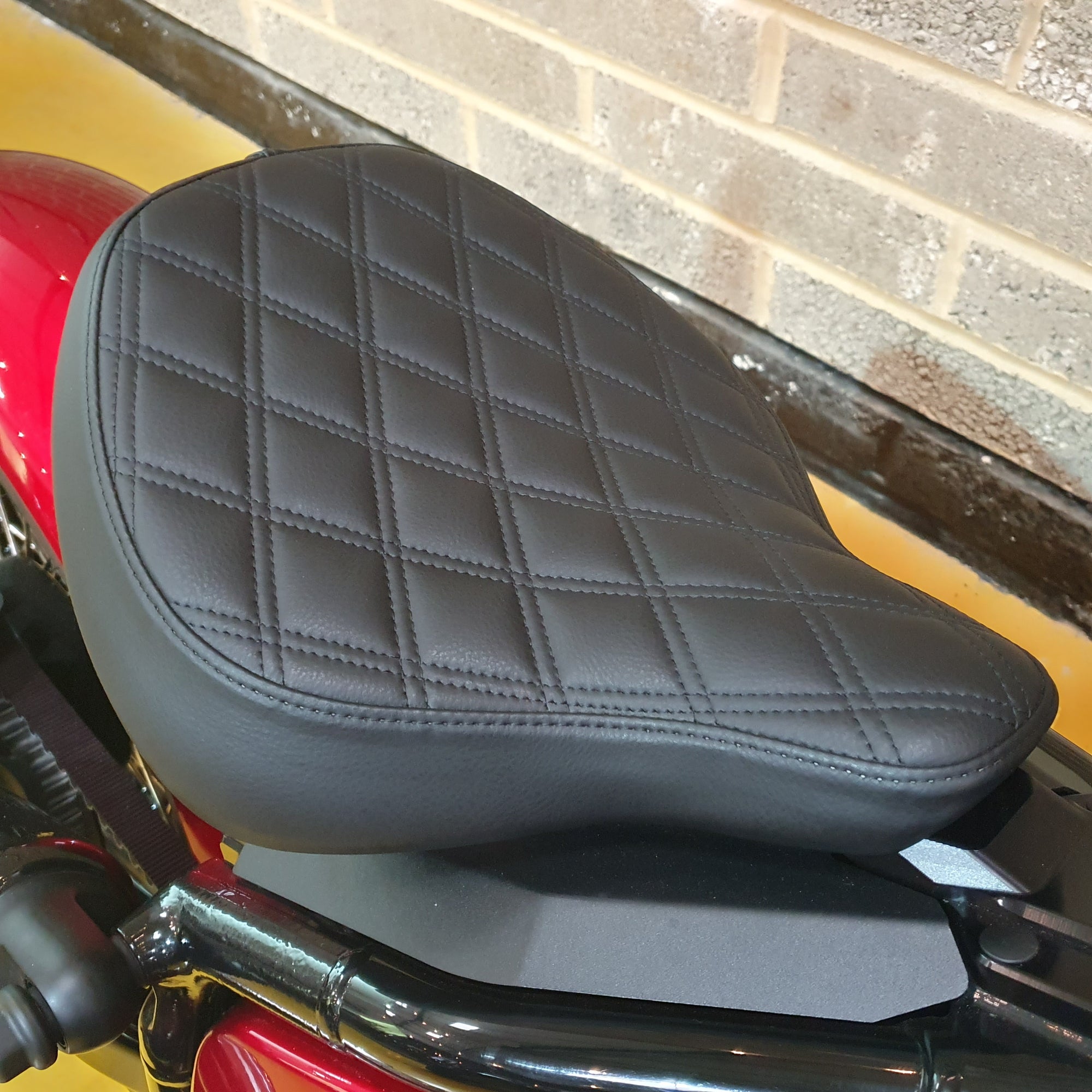 Indian Chief Bobber Dark Horse seat detail