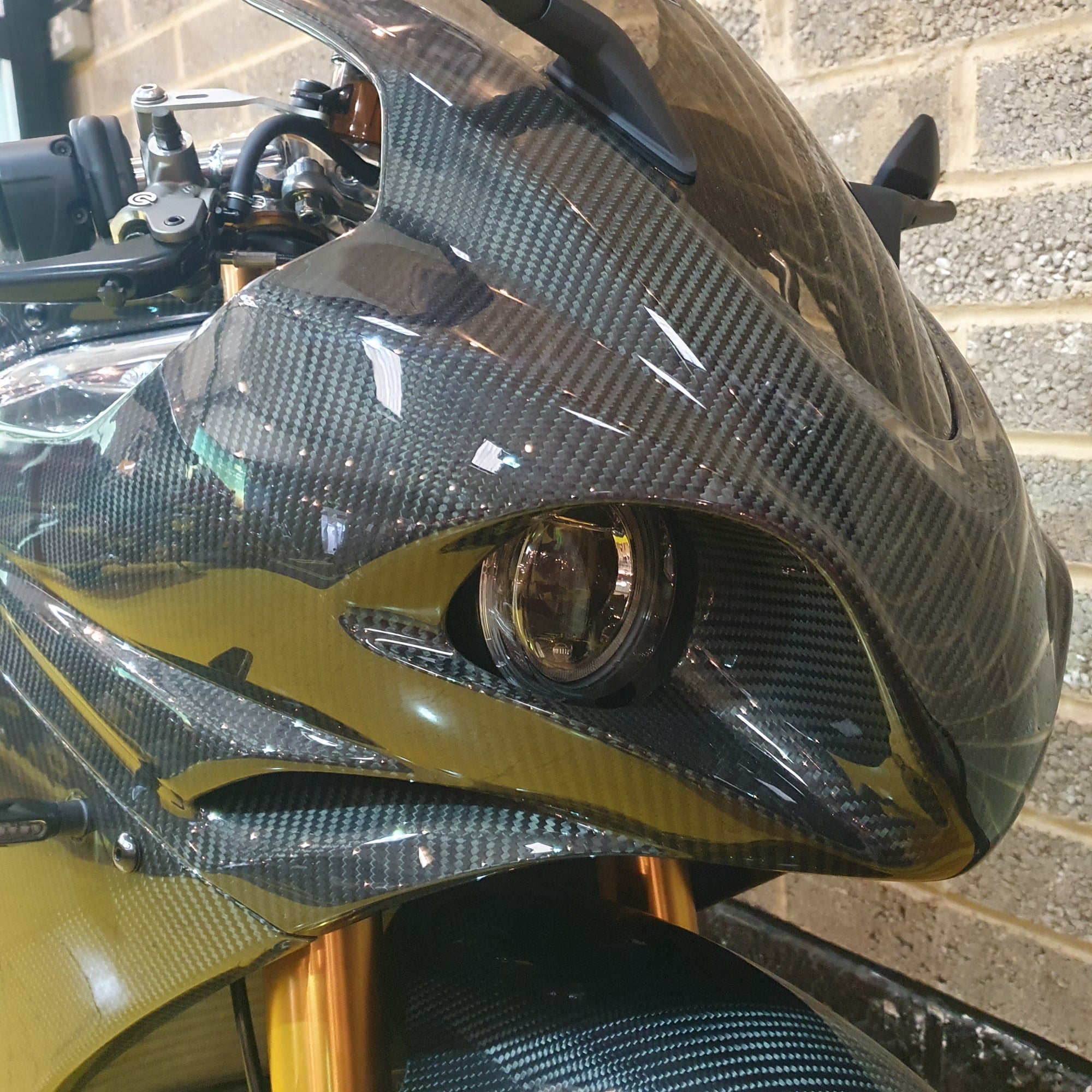 Norton V4sv Carbon - Black Carbon