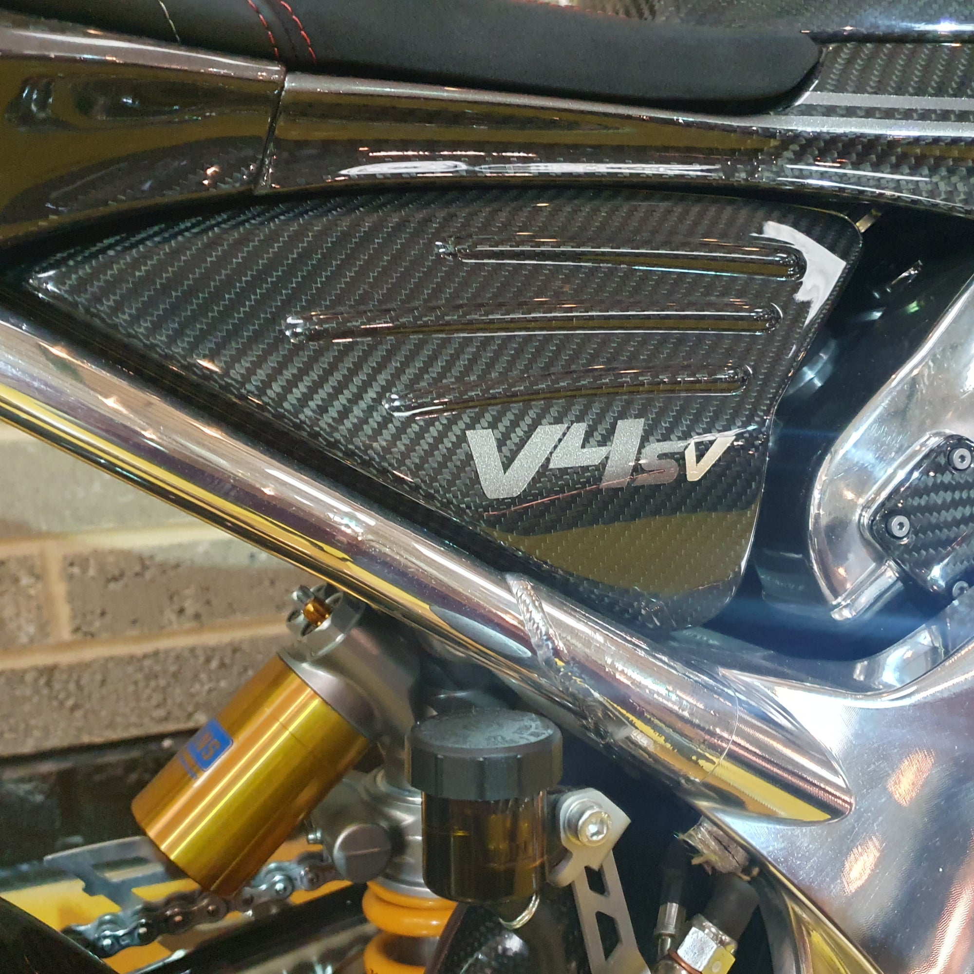 Norton V4sv Carbon - Black Carbon