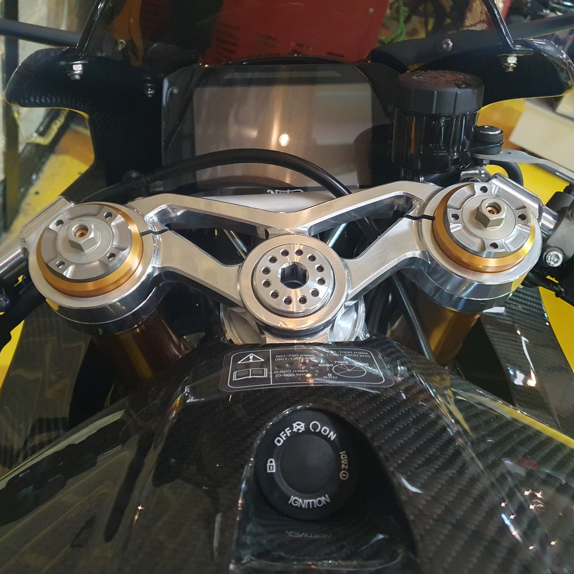 Norton V4sv Carbon - Black Carbon