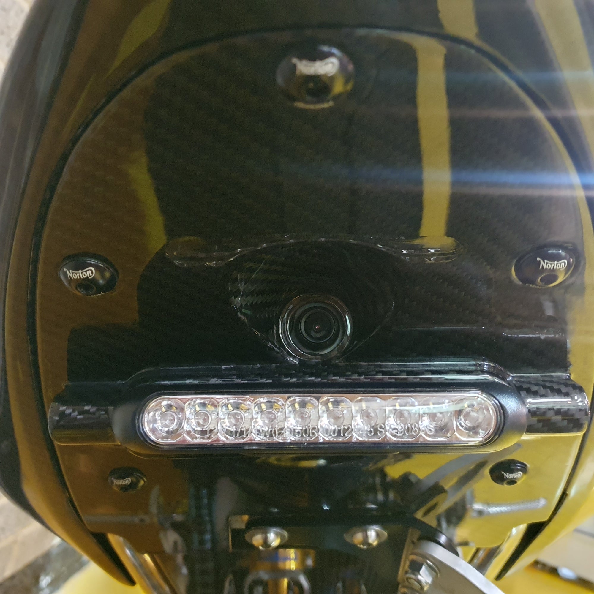 Norton V4sv Carbon - Black Carbon