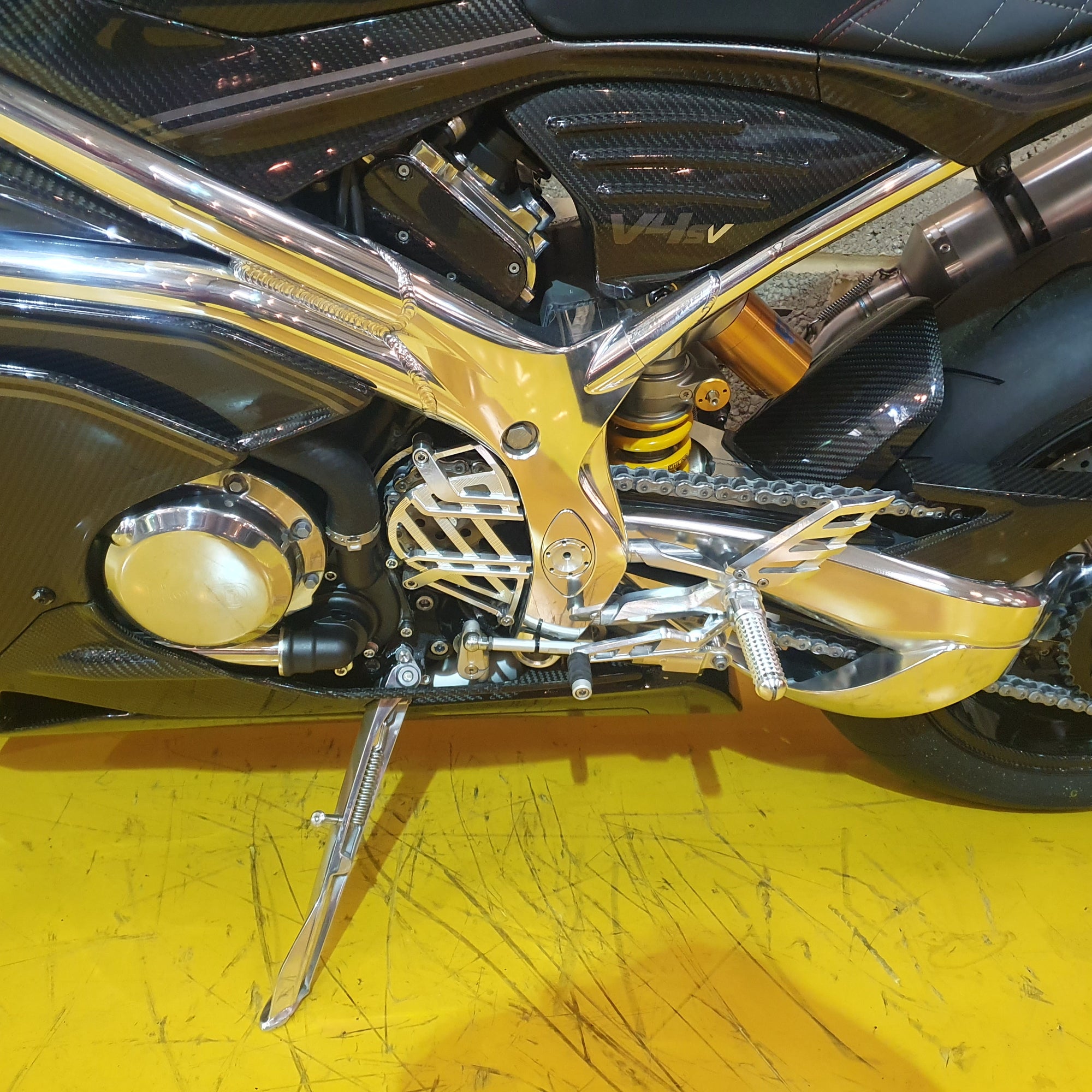 Norton V4sv Carbon - Black Carbon