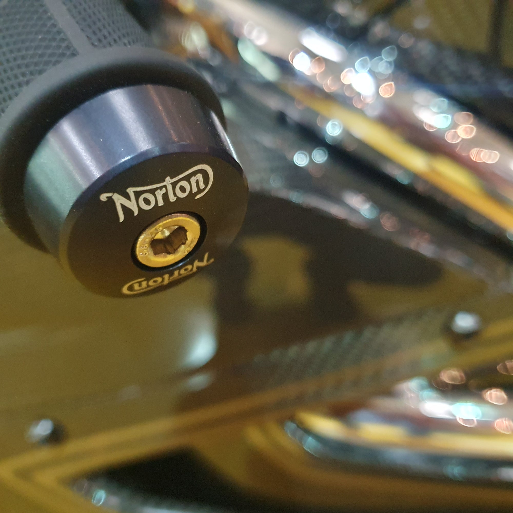 Norton V4sv Carbon - Black Carbon