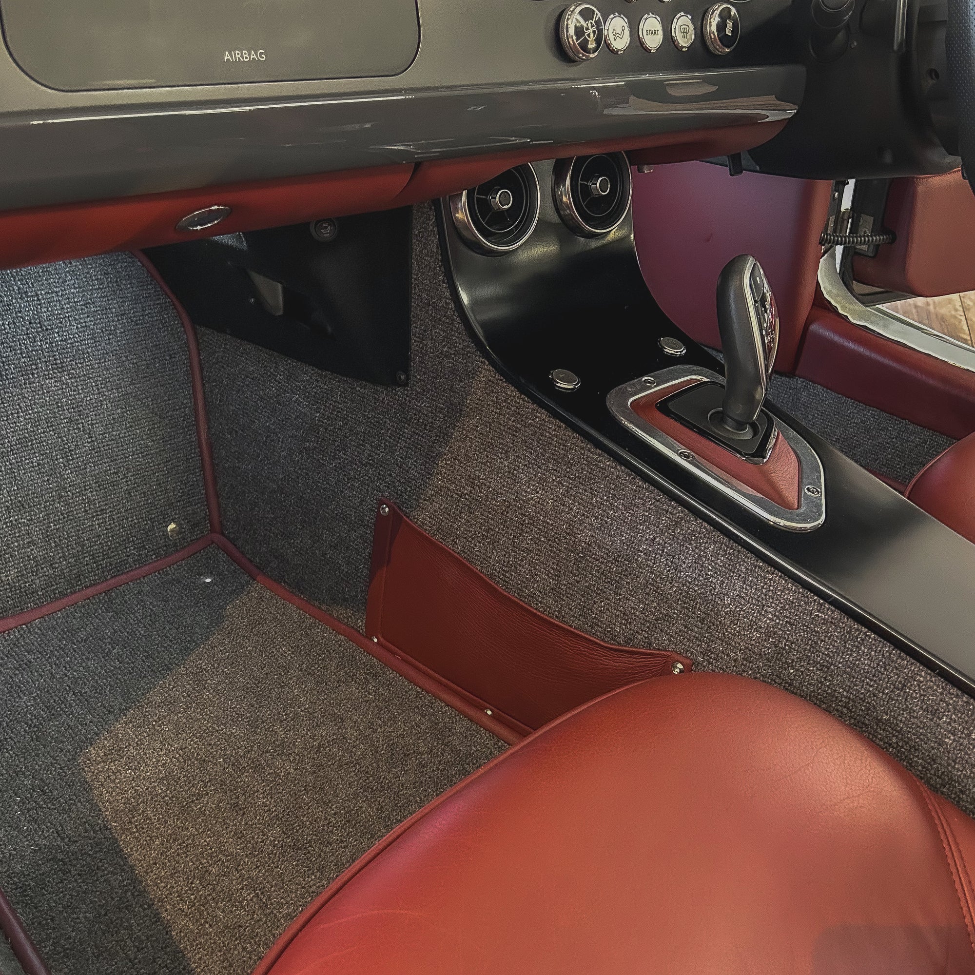 Morgan Plus Four auto - Vintage Dark Grey