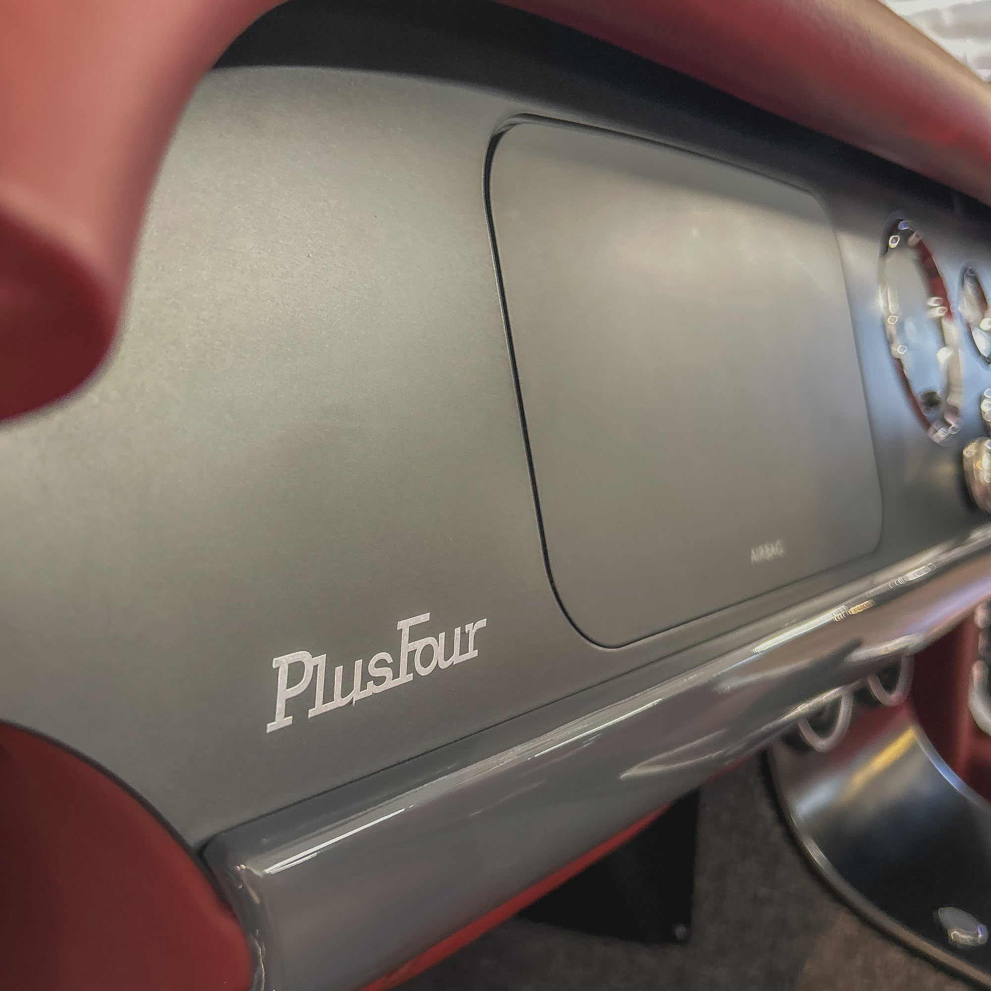 Morgan Plus Four auto - Vintage Dark Grey