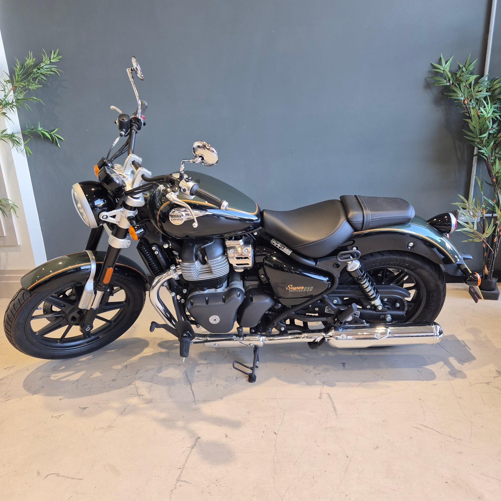 Royal Enfield Super Meteor 650 - Interstellar Green - Preloved
