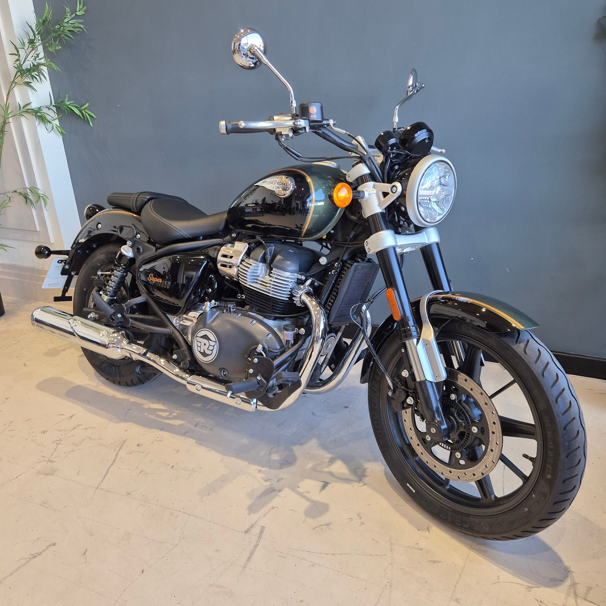 Royal Enfield Super Meteor 650 - Interstellar Green - Preloved