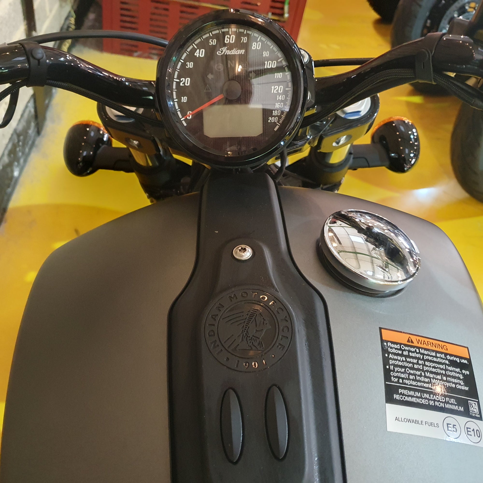 2025 Indian Scout Bobber Sixty Limited - Heavy Metal