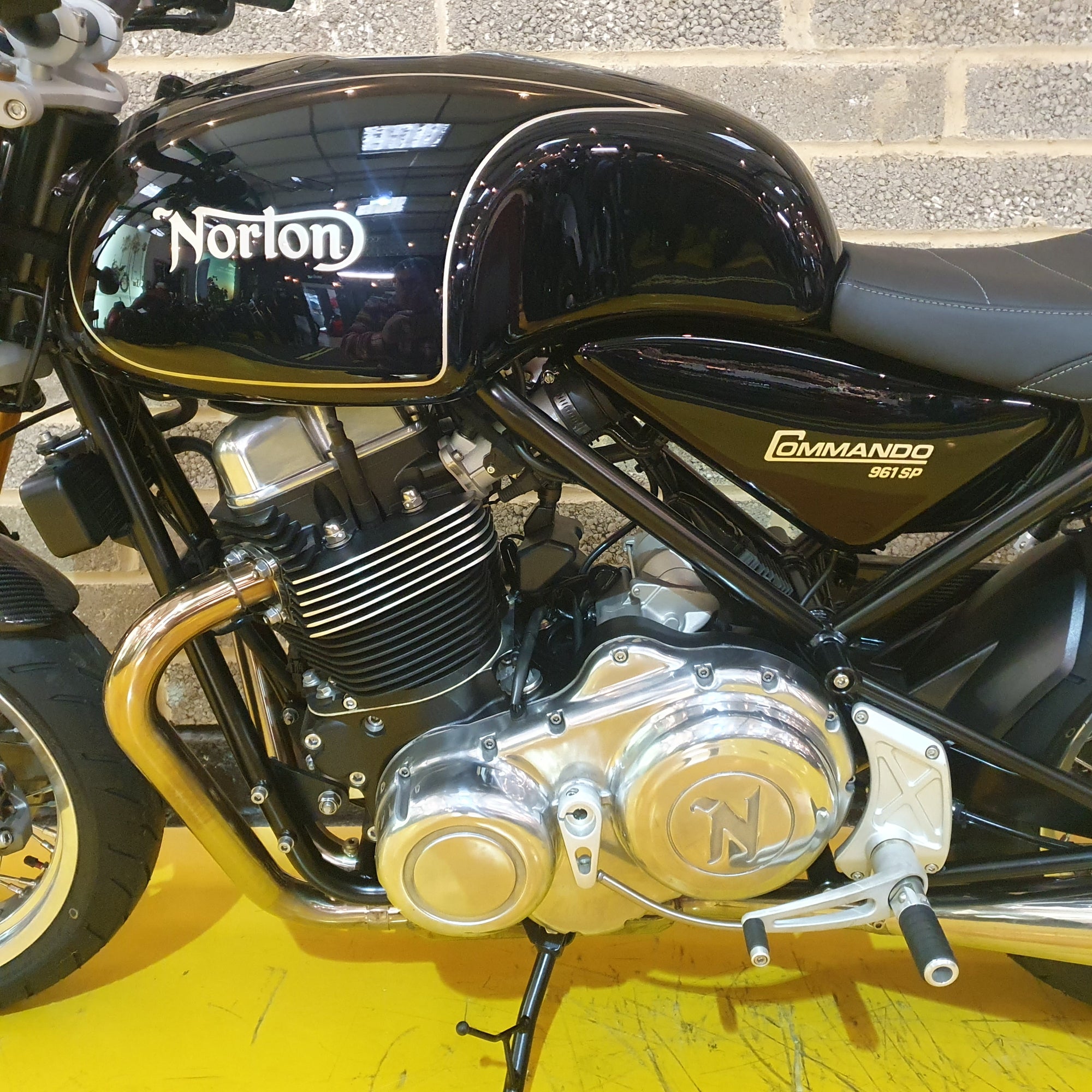 Norton Commando 961 Sport - Matrix Black - PreLoved