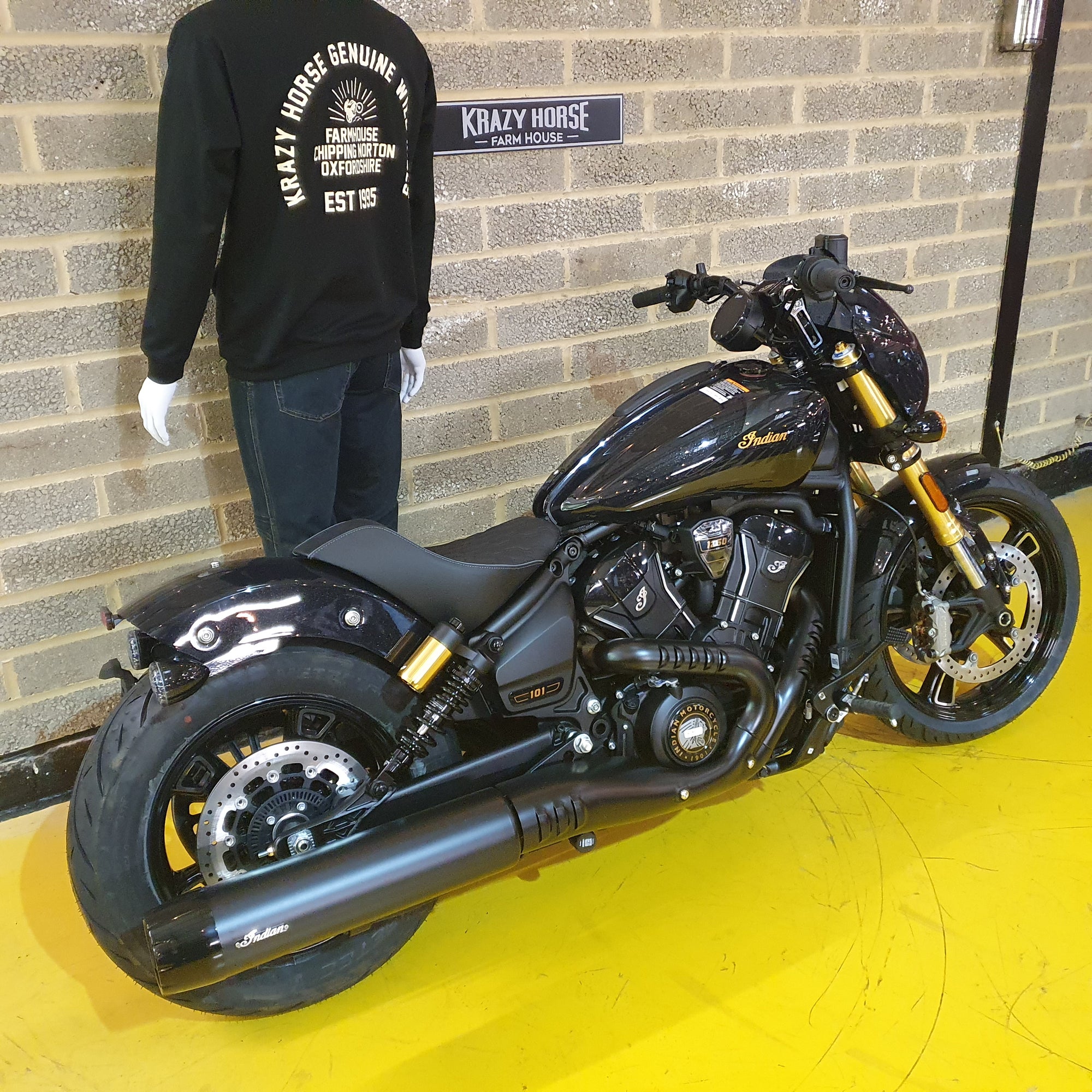 2026 Indian Scout 101 - Crystal Black with Super Graphite