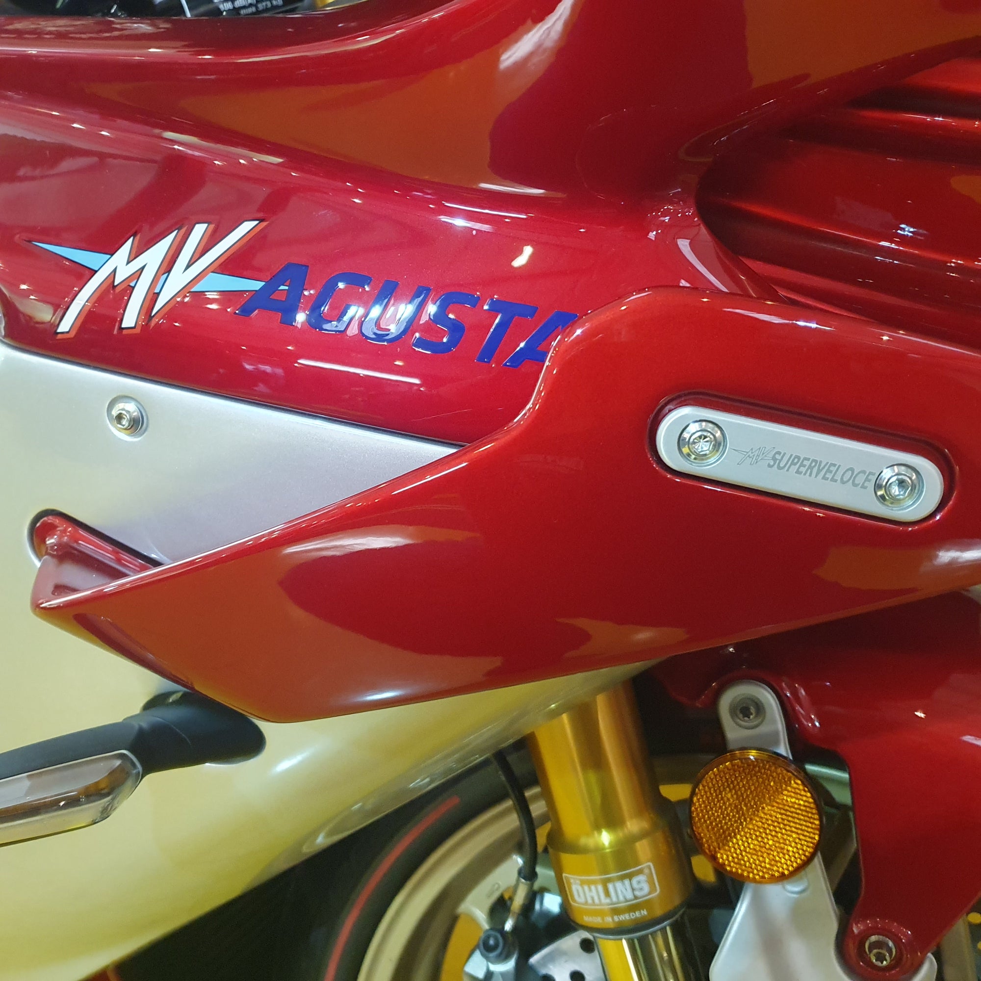 MV SUPERVELOCE 1000 SERIE ORO (132#500) - PEARL SHOCK RED